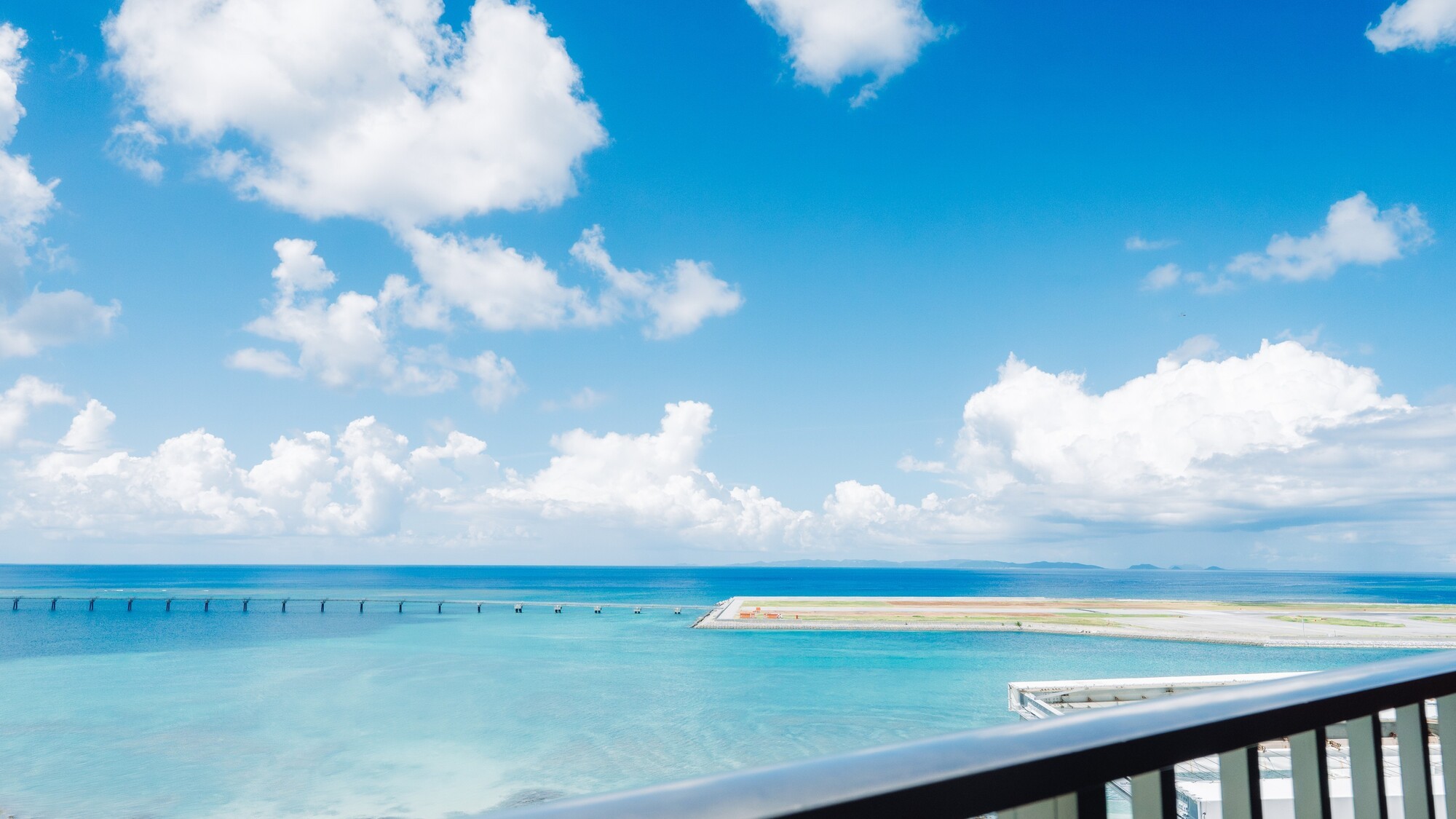 太陽と海が織りなす極上のリゾートビュー