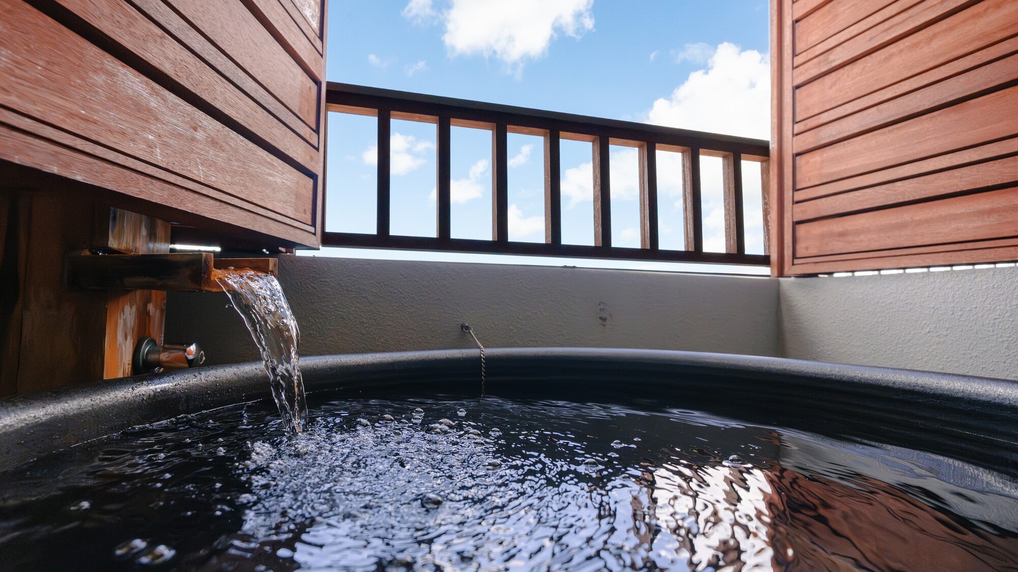 青い空と開放的な景色を眺め疲れを癒してください