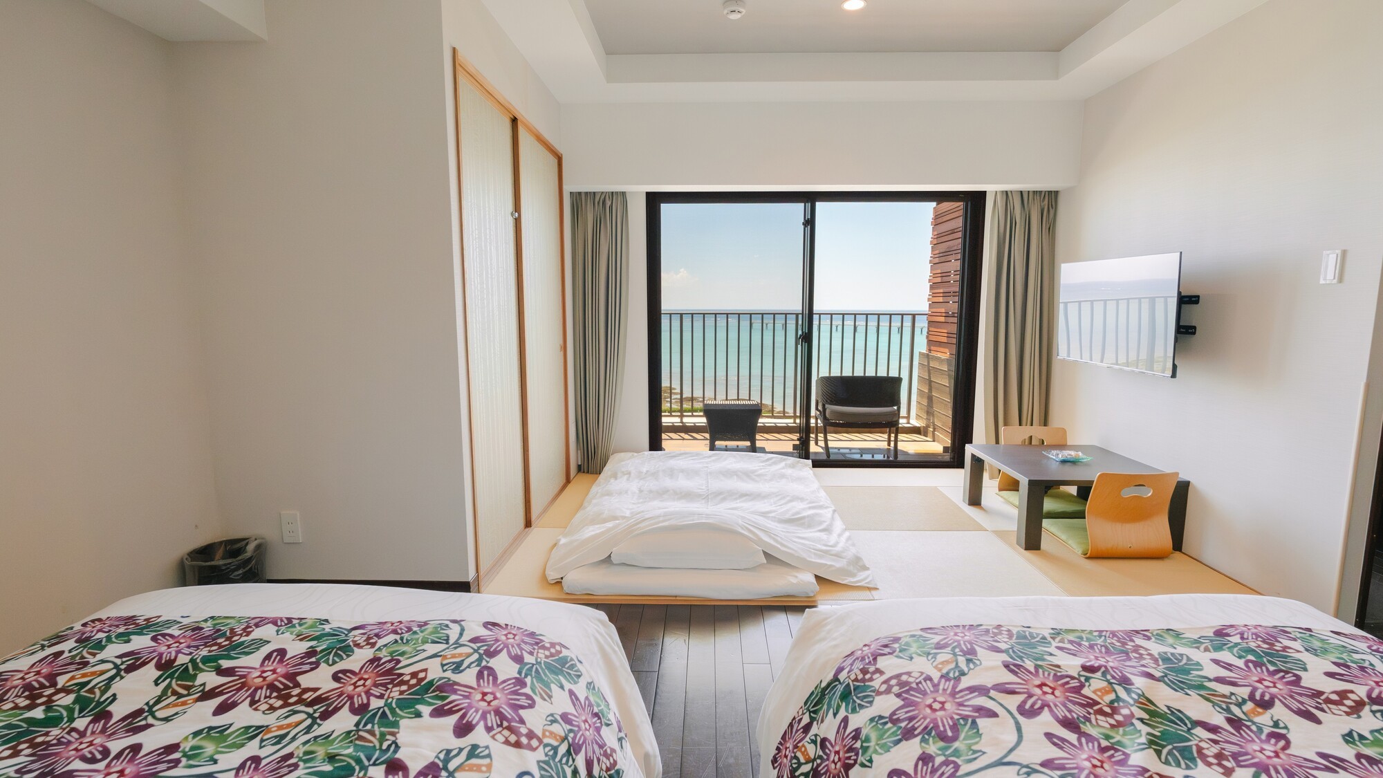 3名様でも快適！絶景オーシャンビューの和洋室