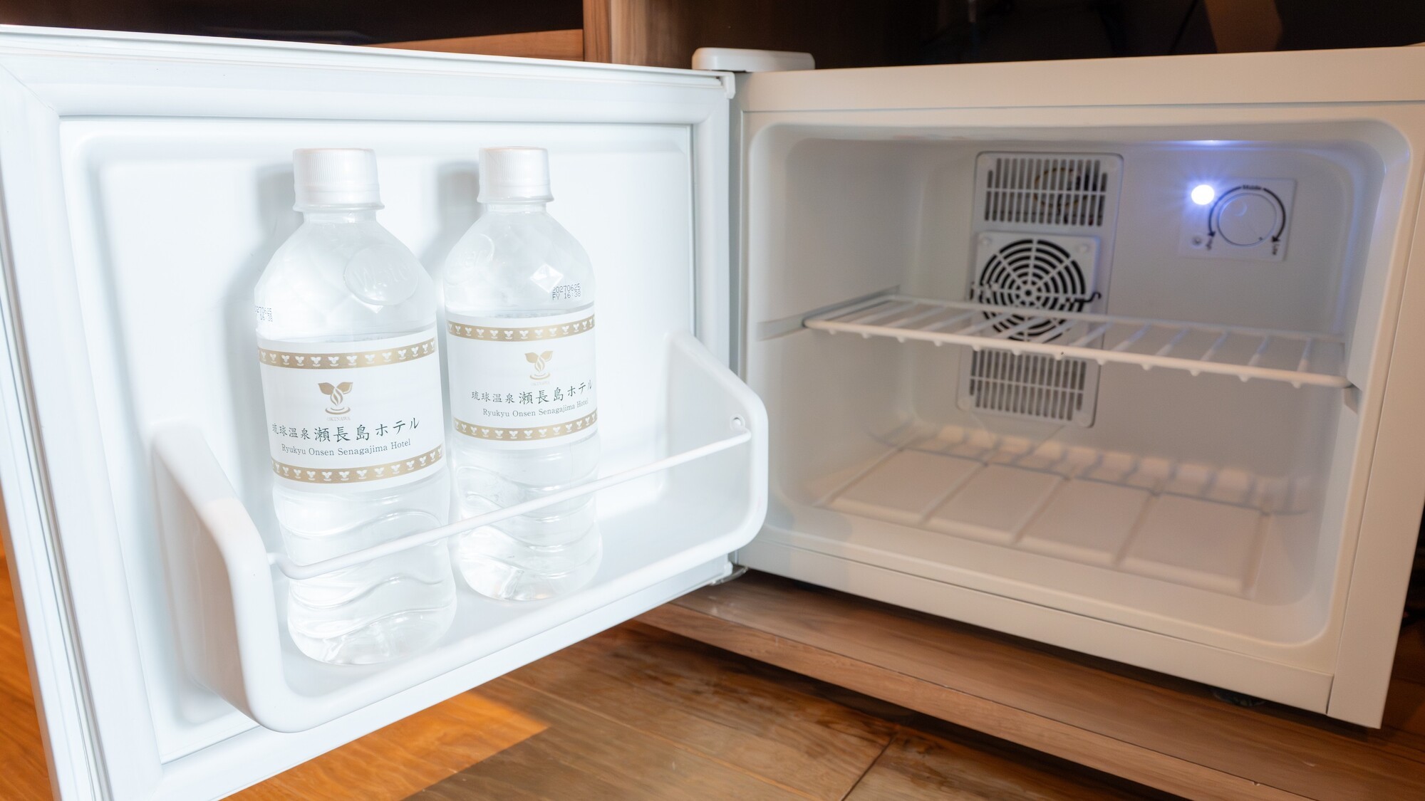 冷蔵庫には無料のミネラルウォーターをご用意