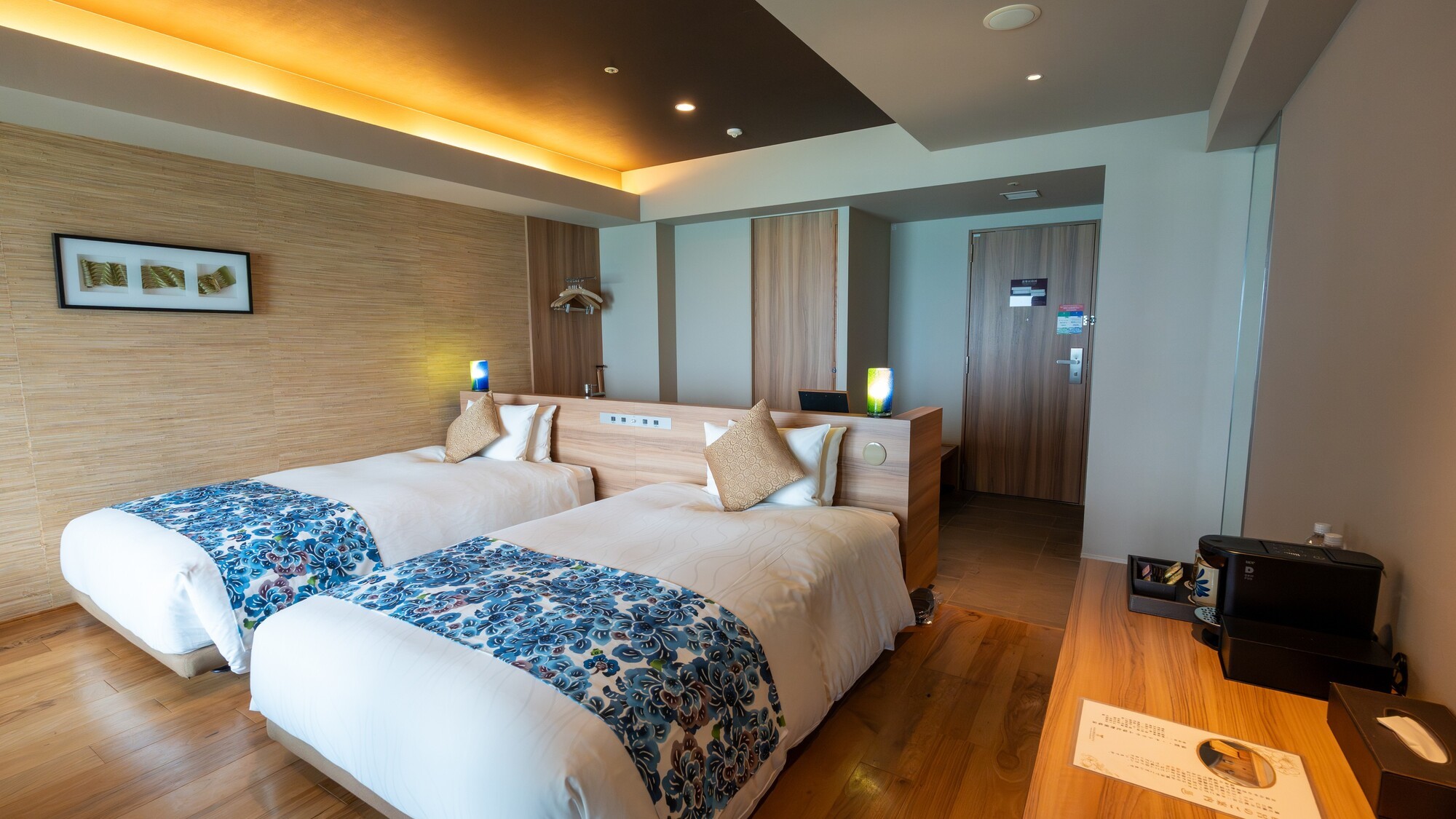 琉球の伝統的な模様を取り入れた上質なインテリア