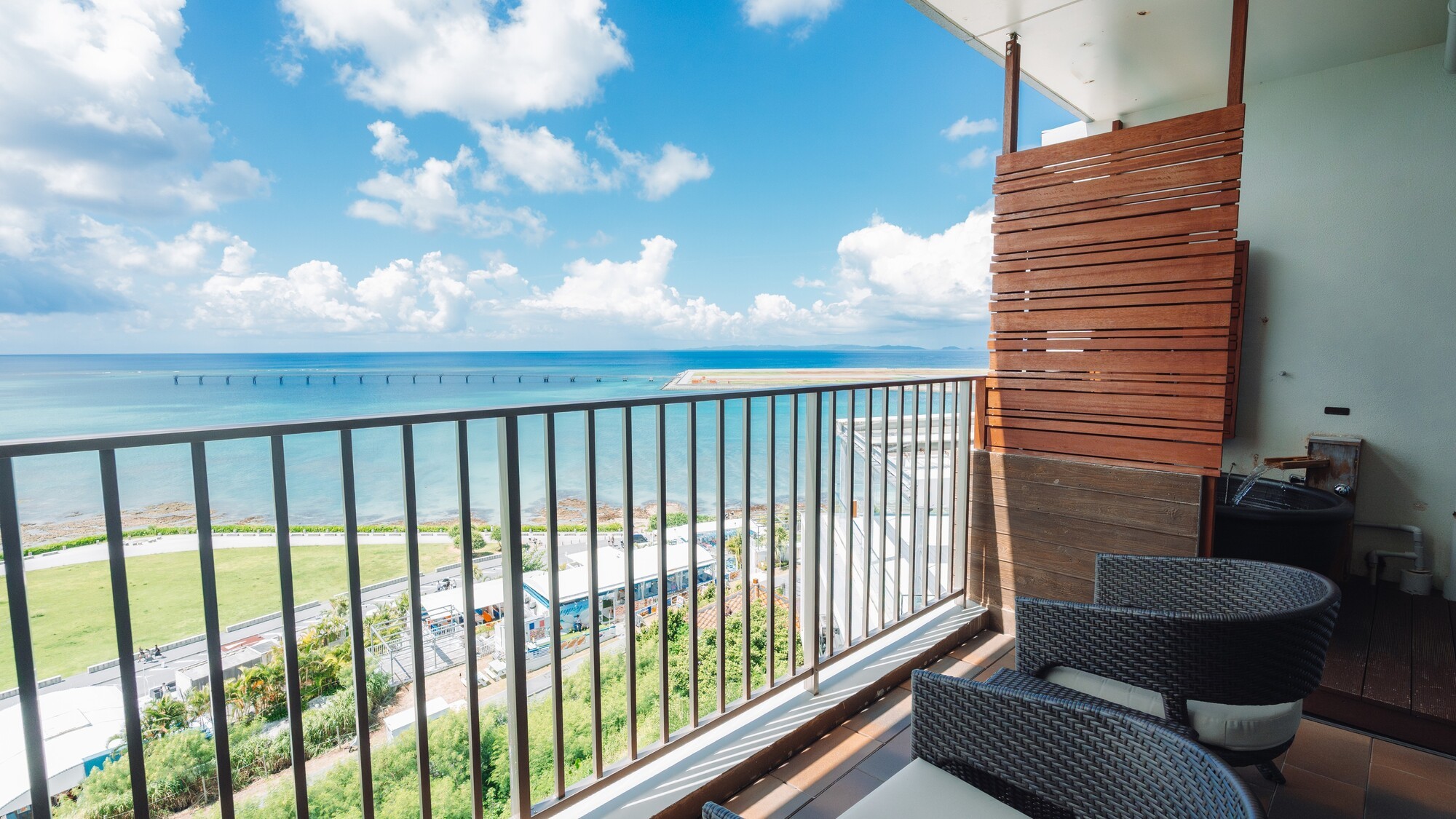 誰にも邪魔されないプライベートバルコニー