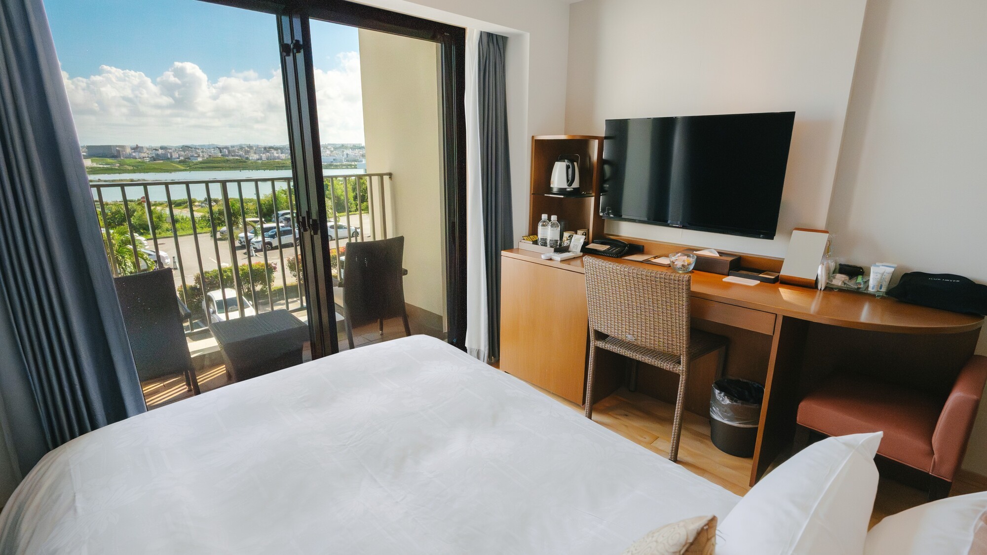 快適な眠りをお約束する幅140cmのダブルベッド