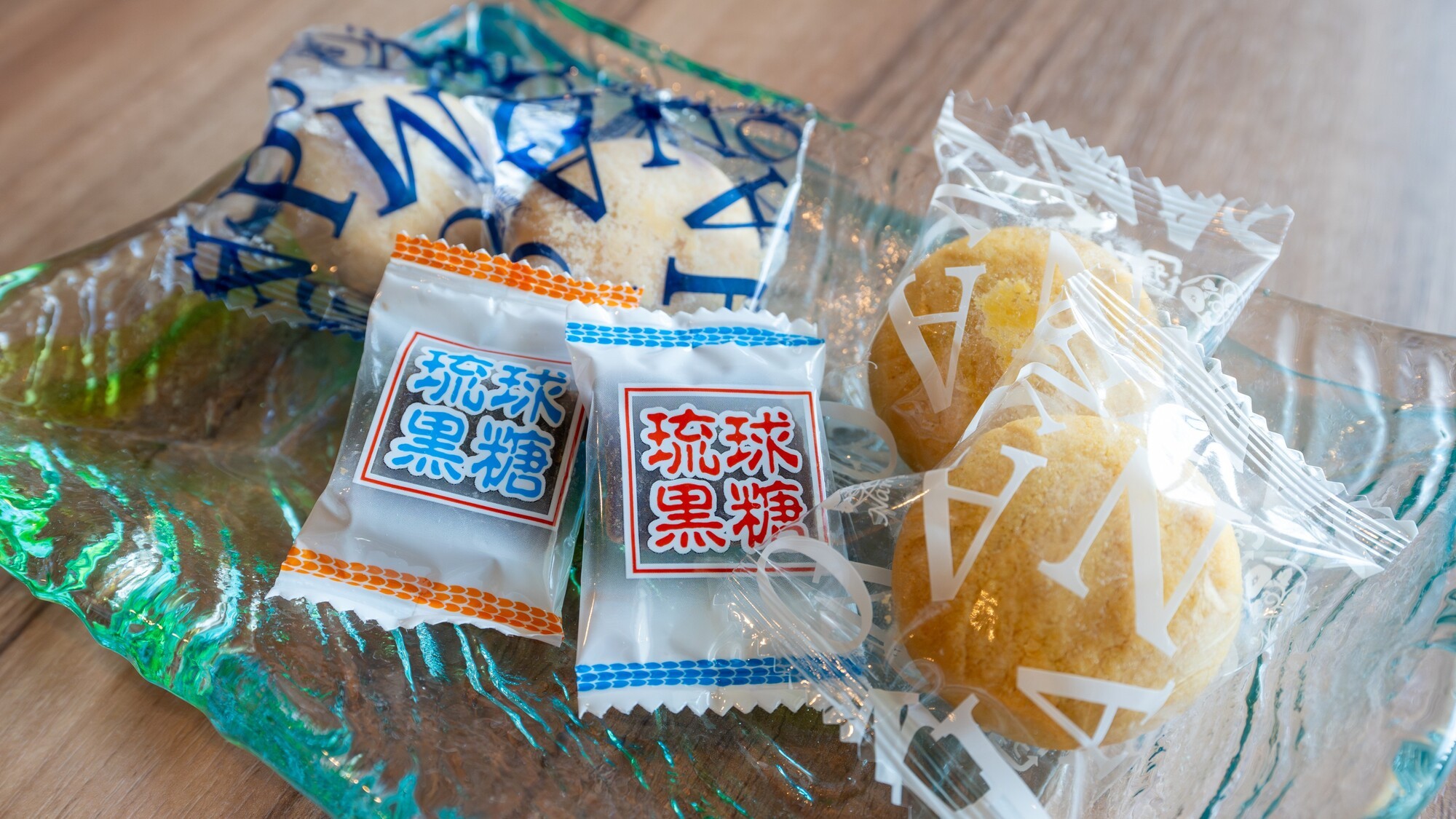 沖縄らしさを感じるウェルカムお菓子で、ほっと一息