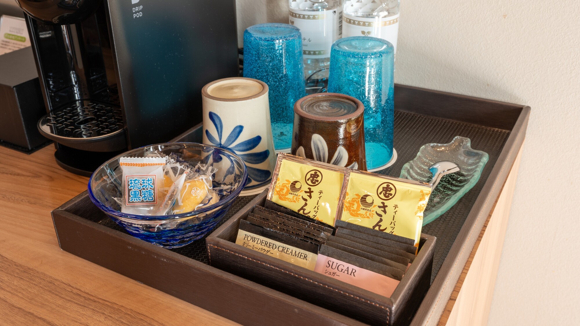 さんぴん茶や沖縄のお菓子をご用意