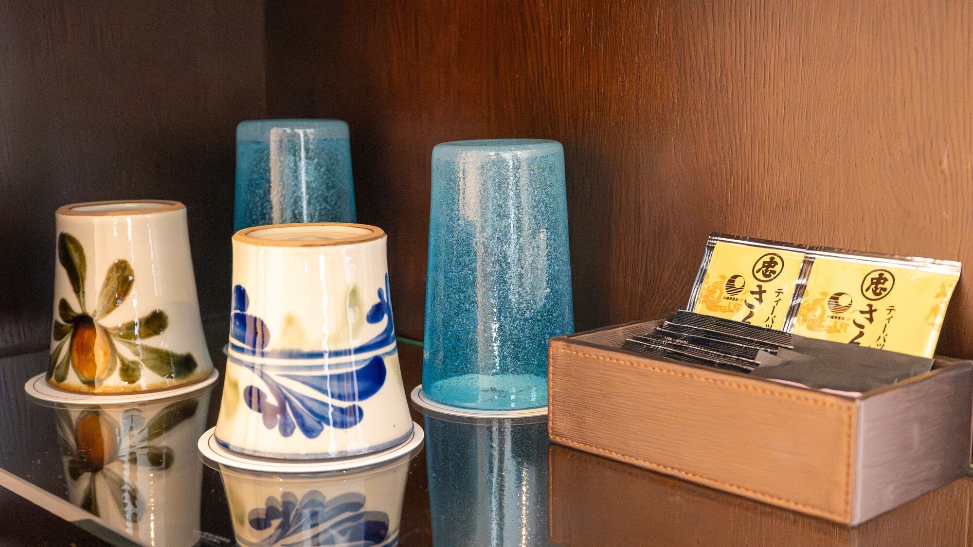 沖縄の風情を映し出す伝統の器