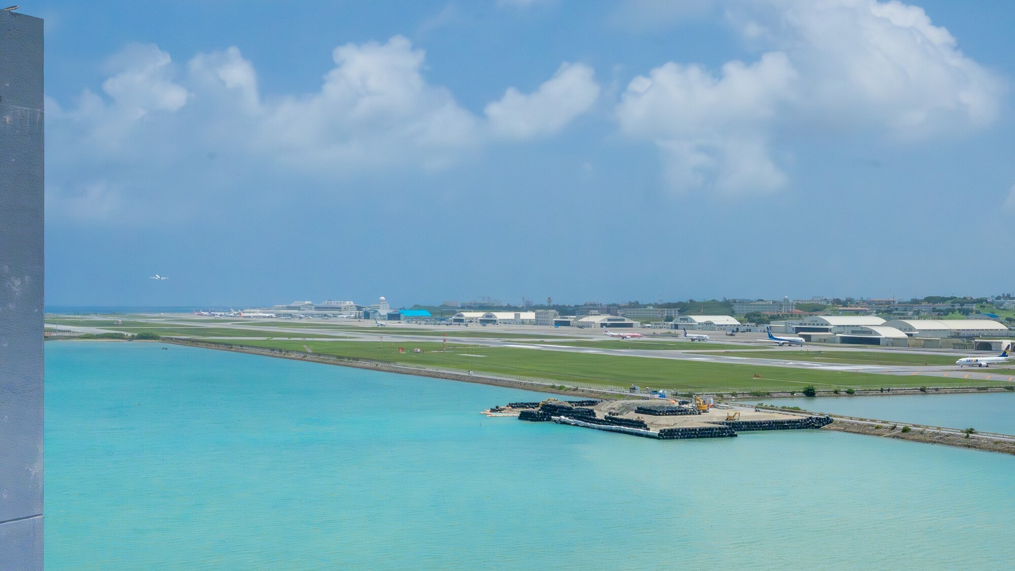 ダイナミックな那覇空港の滑走路