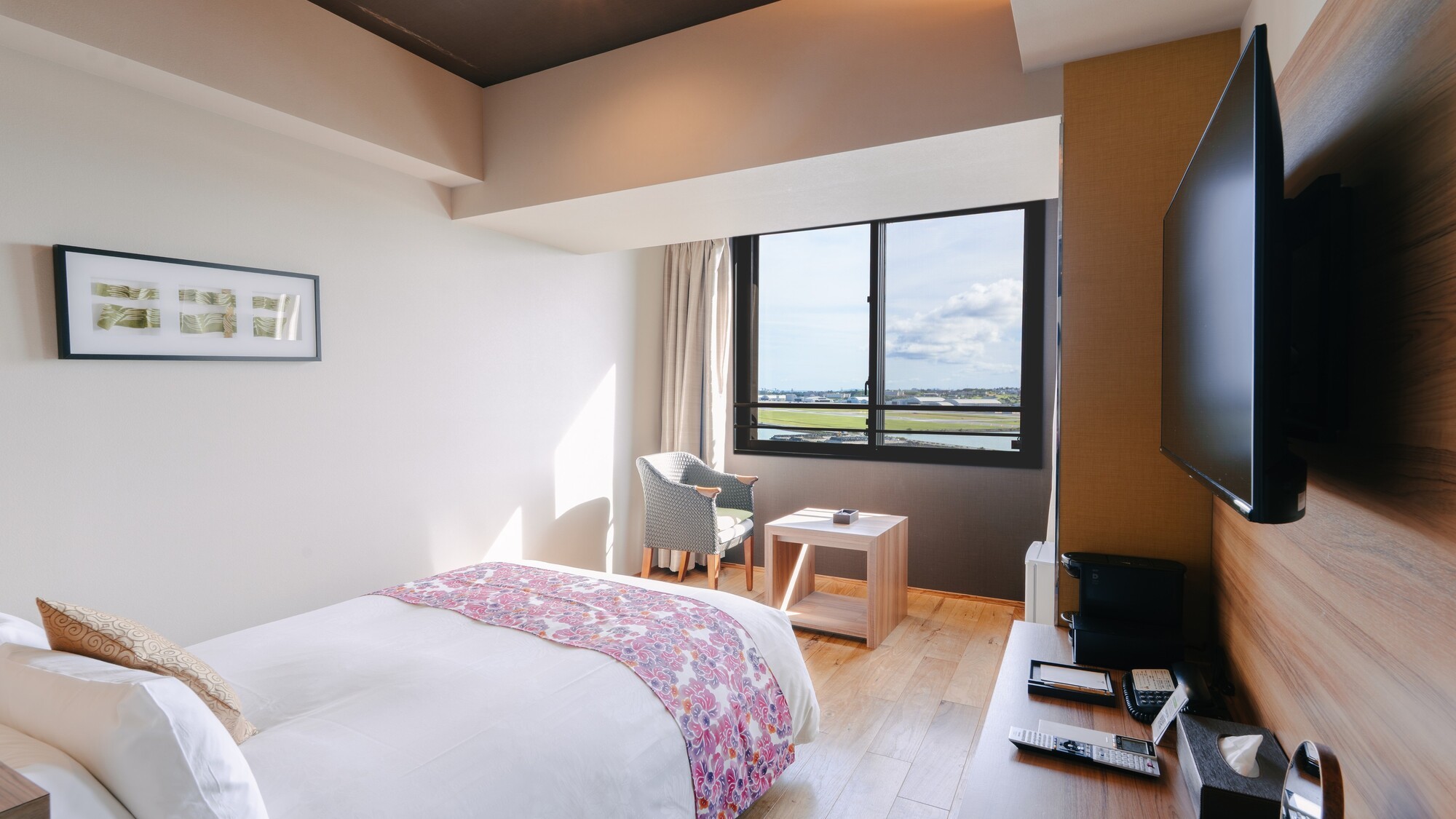 20.15㎡　ダブルベッド1台（ベッド幅140cm）