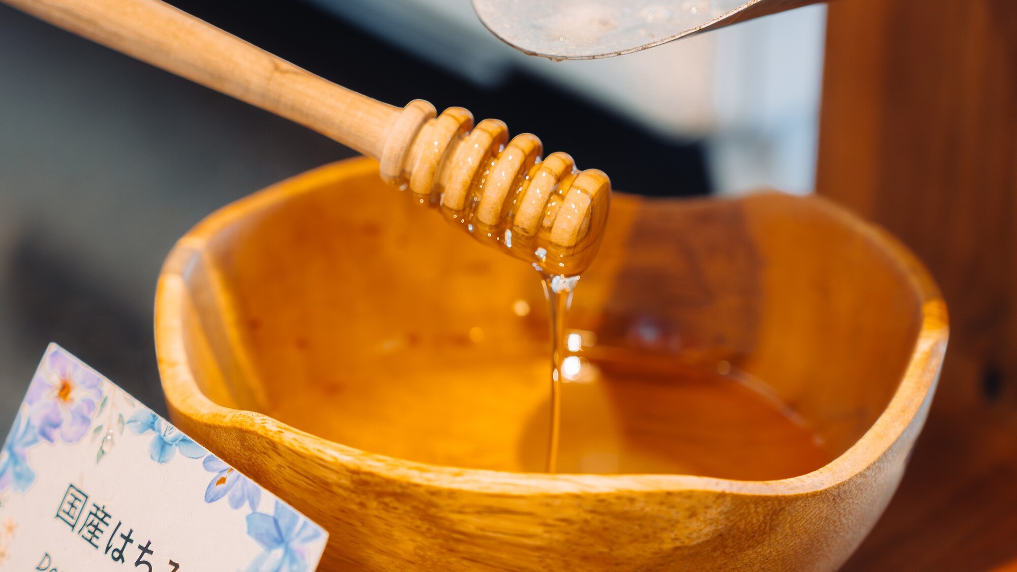 とろ〜りあま〜い国産はちみつ