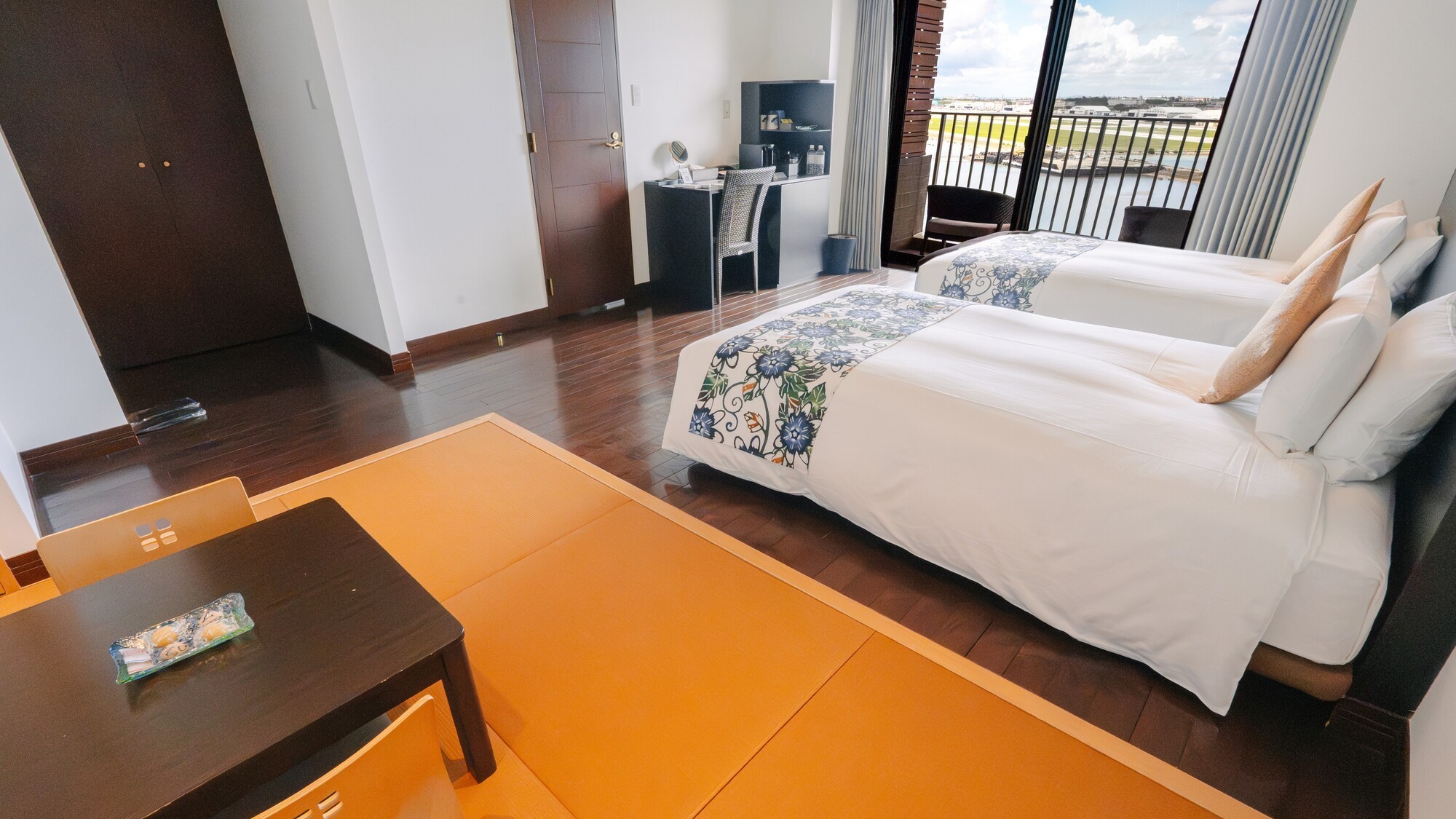 靴を脱いで寛げるので小さなお子様連れも安心！