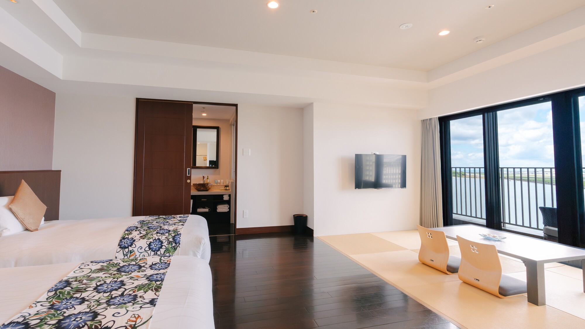 38.81㎡　シングルベッド2台（ベッド幅120cm）