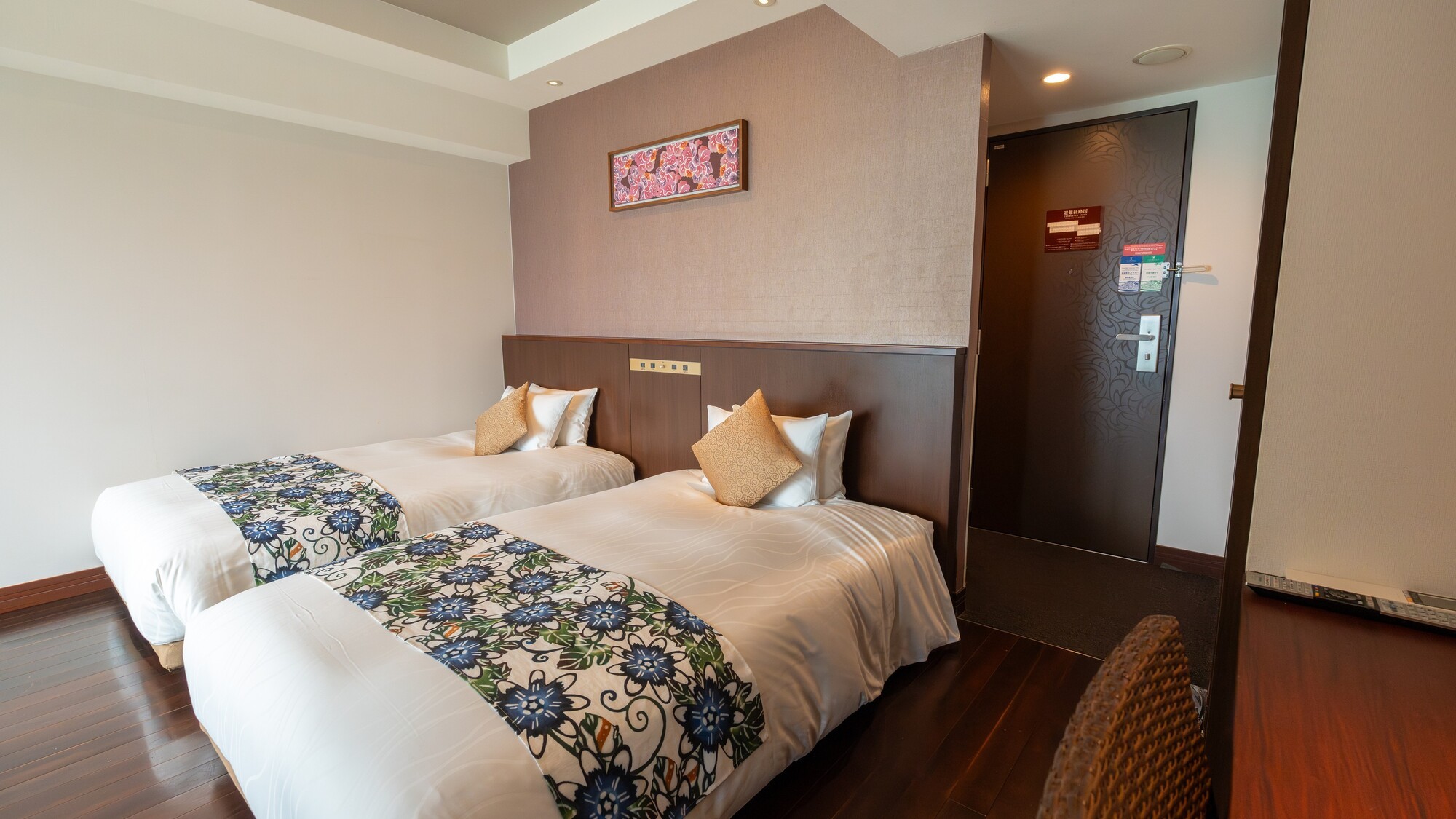 沖縄テイストを取り入れたデザインが心地よいベッドスペース