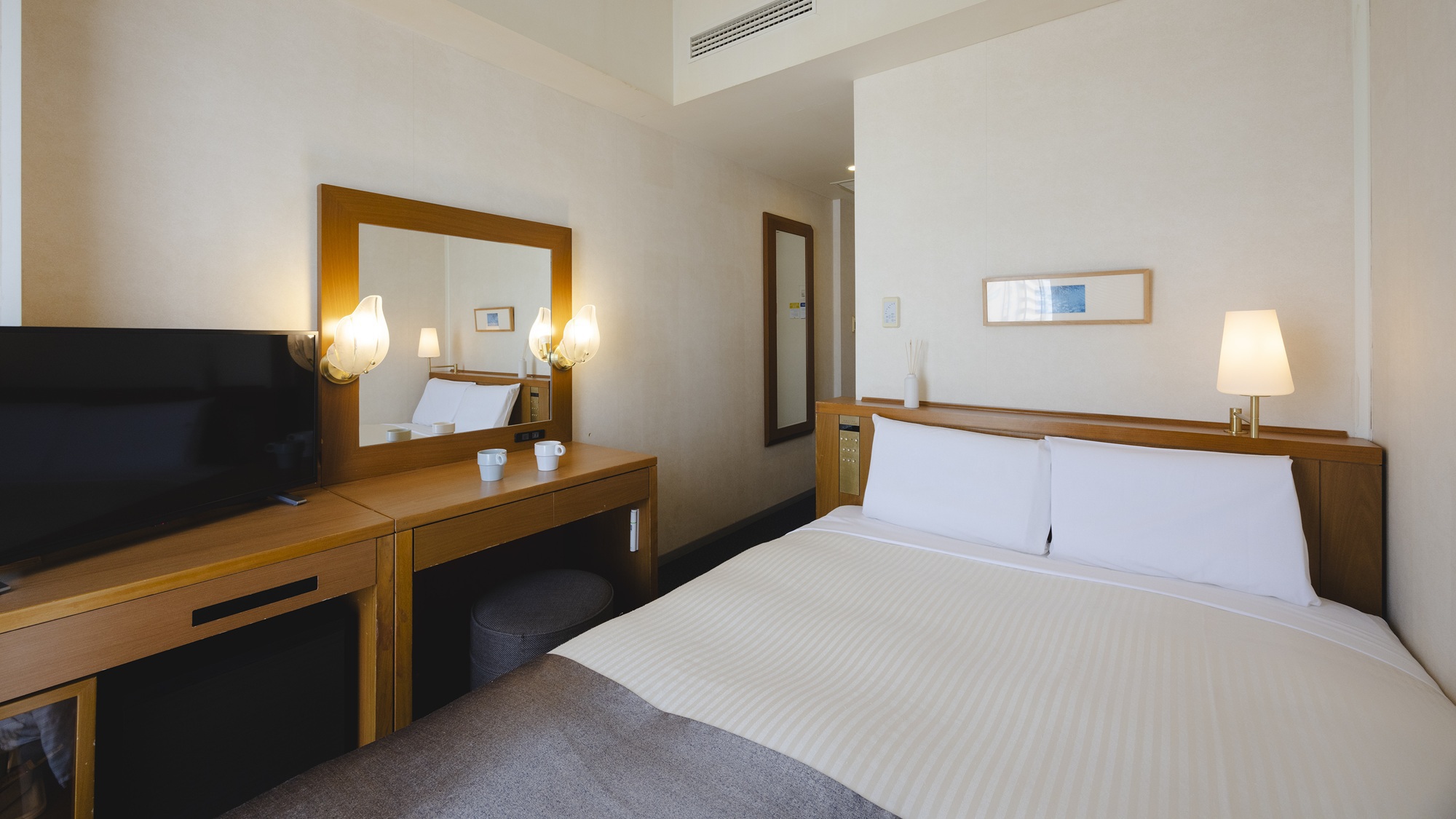 【喫煙】スタンダードダブル14.5平米・ベッド幅140cm