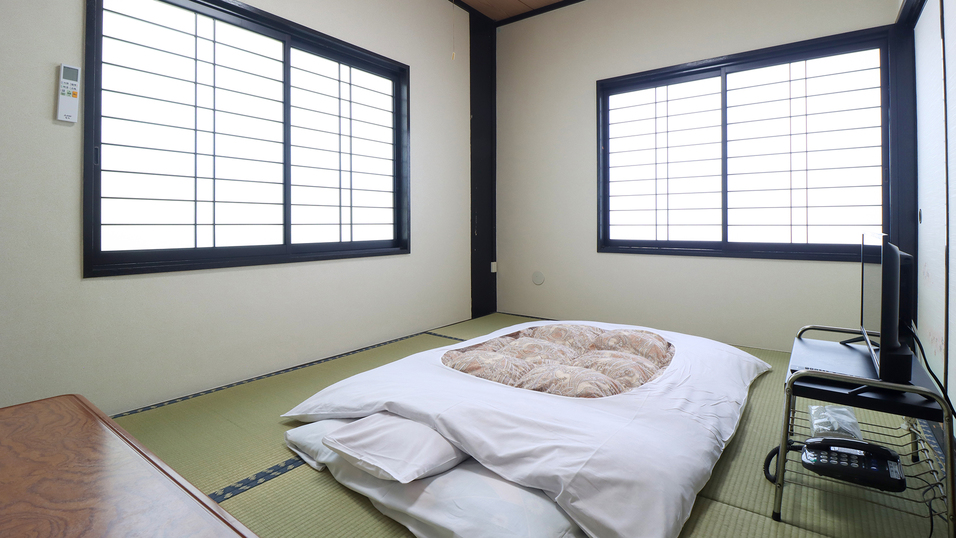 #和室6畳　プライベート空間を心がけるために、お布団敷きはセルフで！