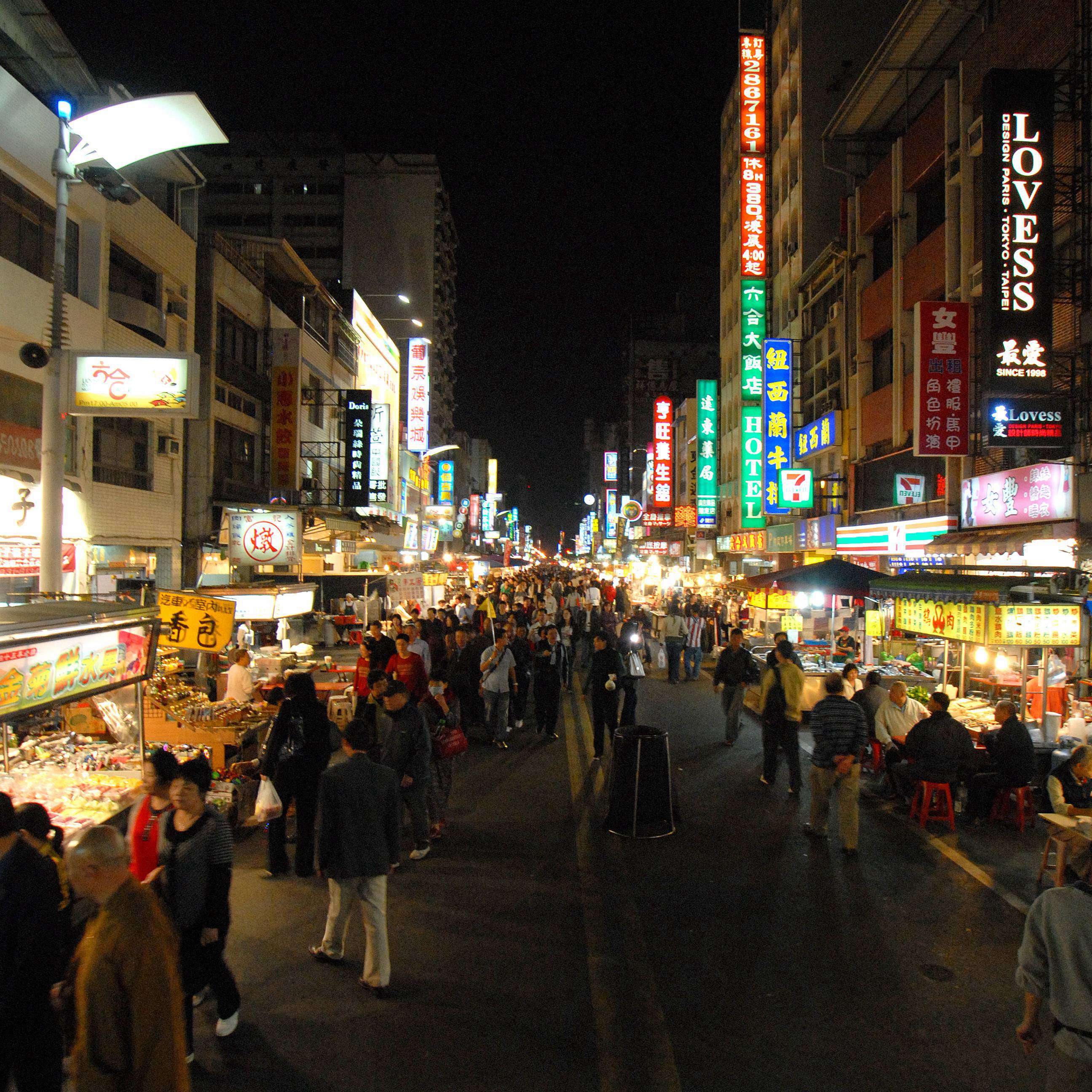 徒歩圏内スポット（六合夜市）