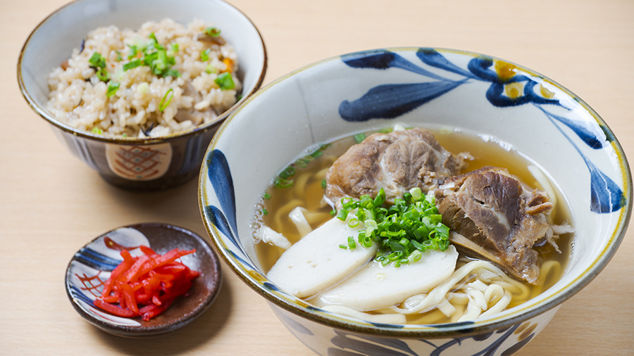 おすすめランチ　沖縄そばセット