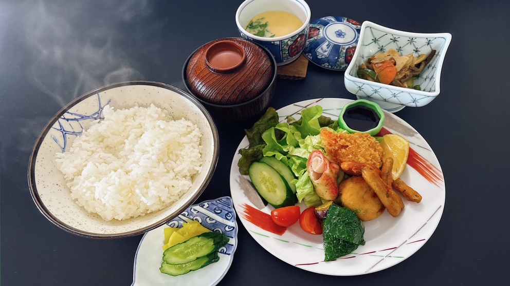 【定食2食】お手頃価格で２食付き♪平日限定《現金特価》プラン【チェックアウトは9：00まで！】