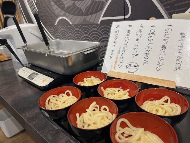 セルフで楽しむ讃岐うどんコーナー