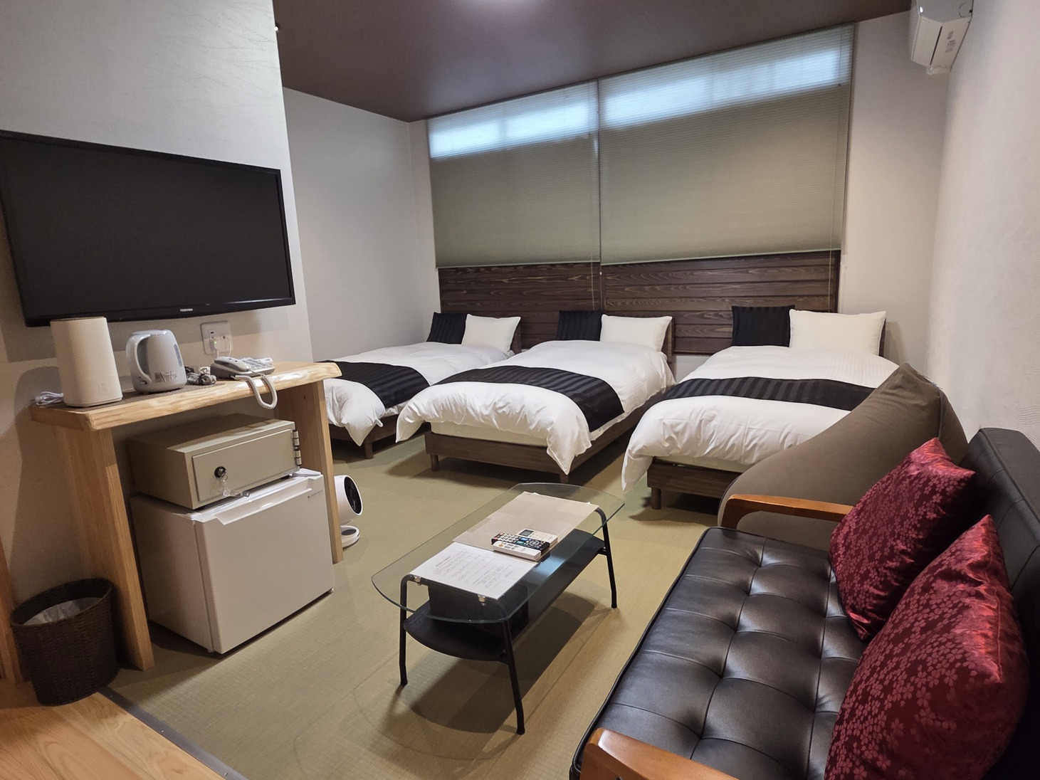 和洋室トリプルルーム　2〜3人部屋　15畳　シャワールーム付