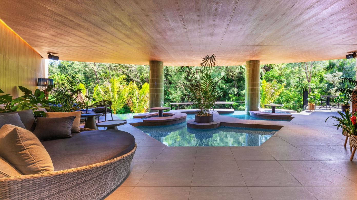 【春SALE】冬のごちそうを食べ尽くす贅沢な沖縄ビュッフェ＜夕朝食付・ラウンジフリーフロー＞