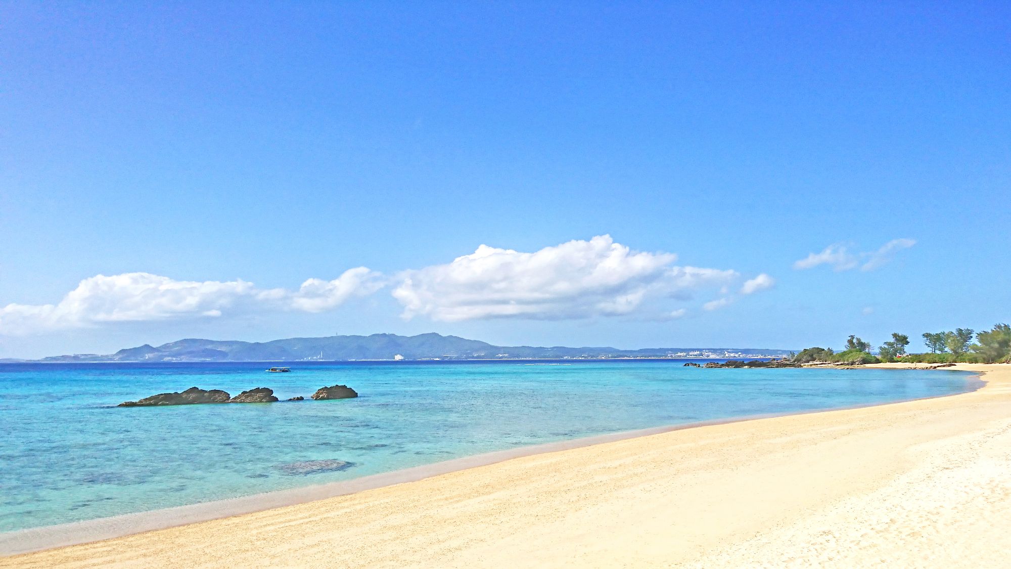 【名護市民ビーチ】当館から徒歩6分／車で約2分