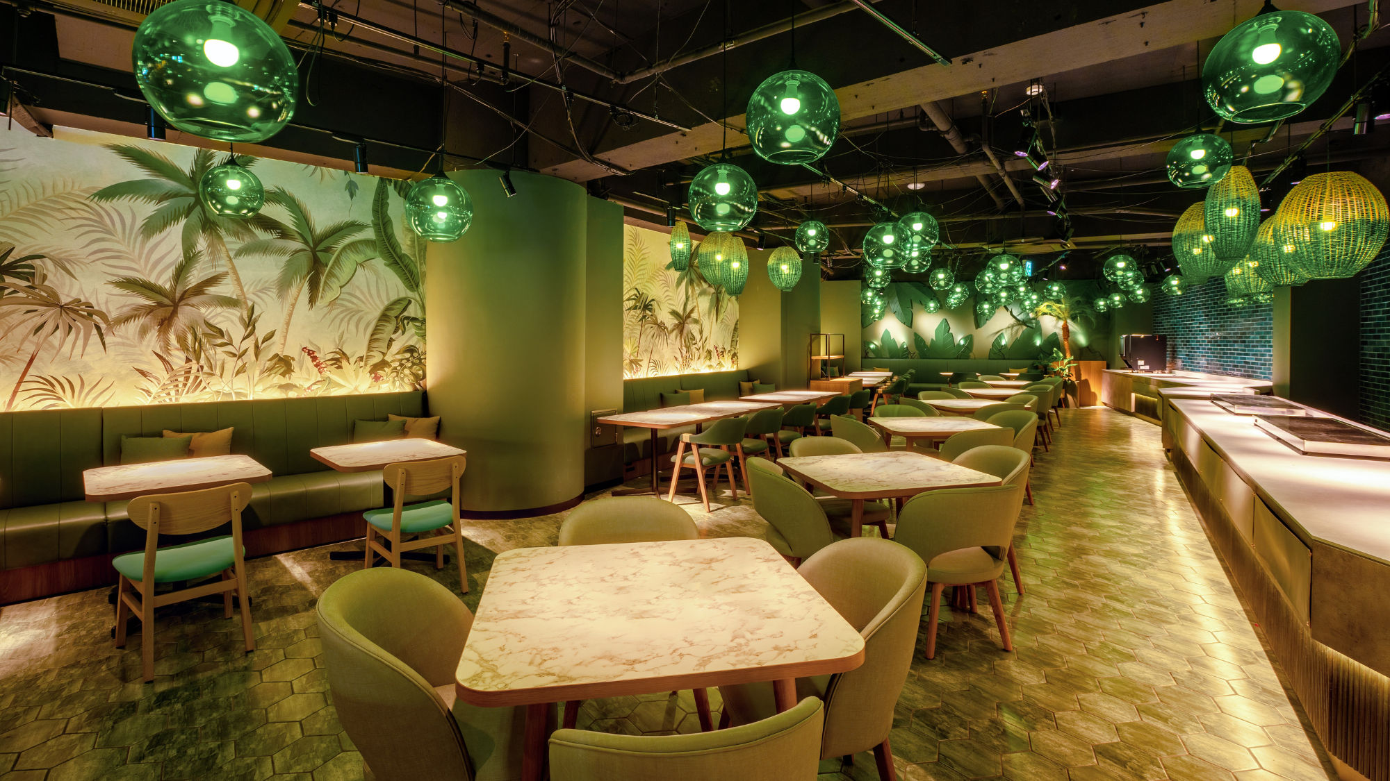 【ＳＥＳＳＩＯＮ　ＬＯＵＮＧＥ】セルフのドリンクカウンターでお飲み物が愉しめる１Ｆシェアスペース