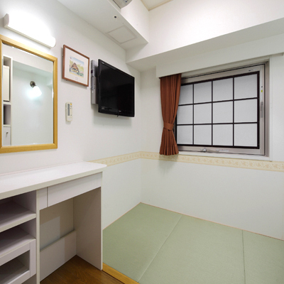 An example of a guest room (Japanese-style room) * Information will be provided with a futon laid.