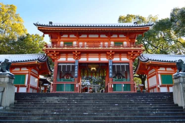 雪の八坂神社