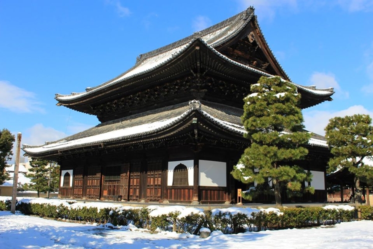 雪の建仁寺
