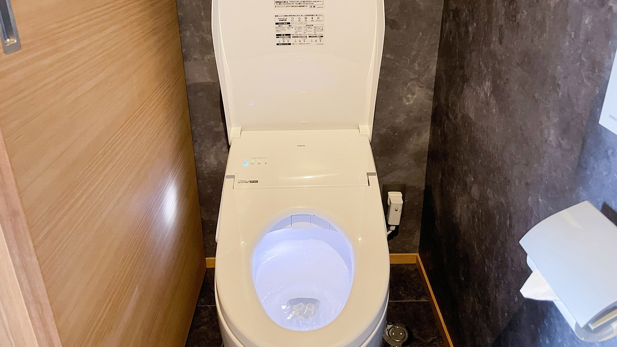 ・【はっちゃん／トイレ】清潔感のある落ち着いた雰囲気のお手洗いです、安心してご利用ください