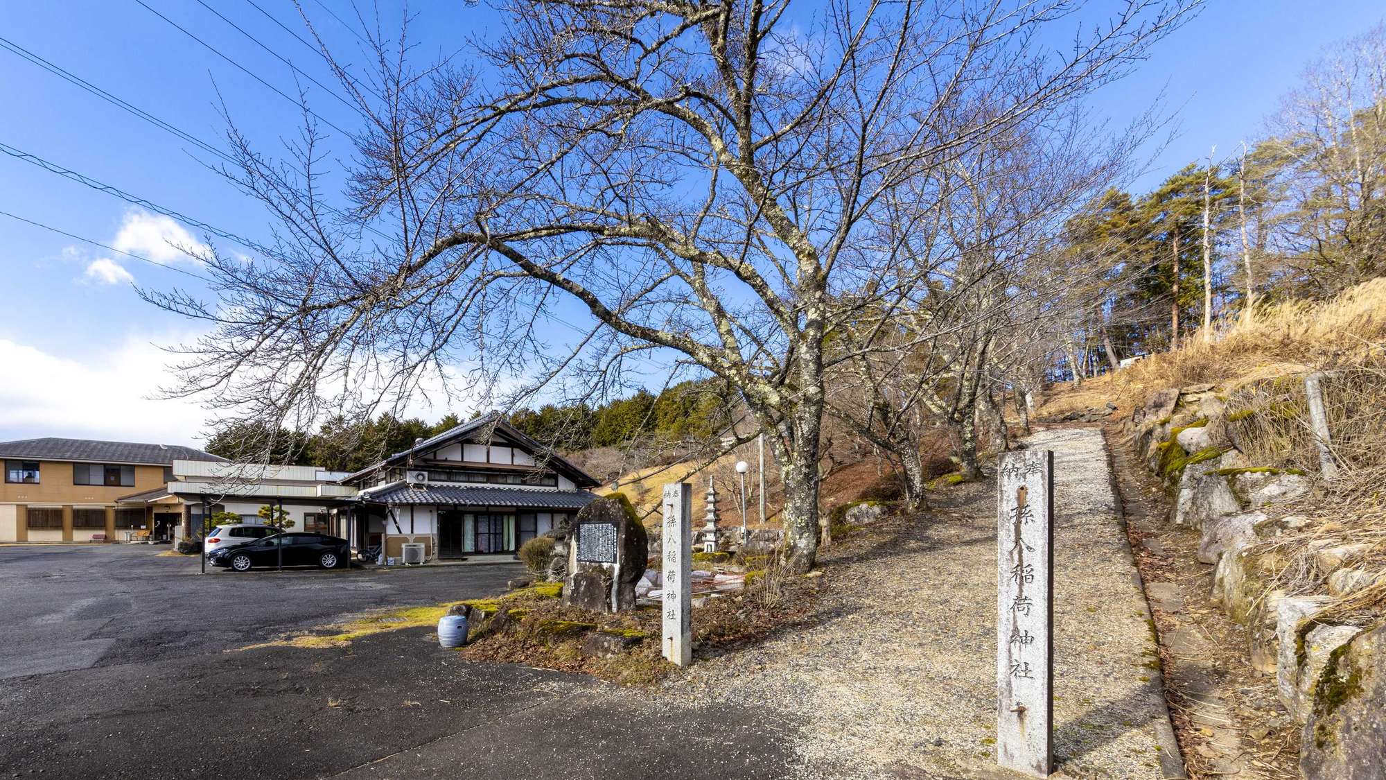・【孫八稲荷神社】当館の敷地内にある歴史深い神社です