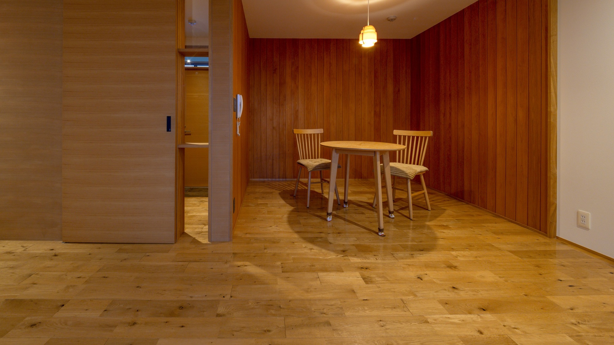 ・【もっちゃん/2階】木の質感を楽しめるシンプルな空間