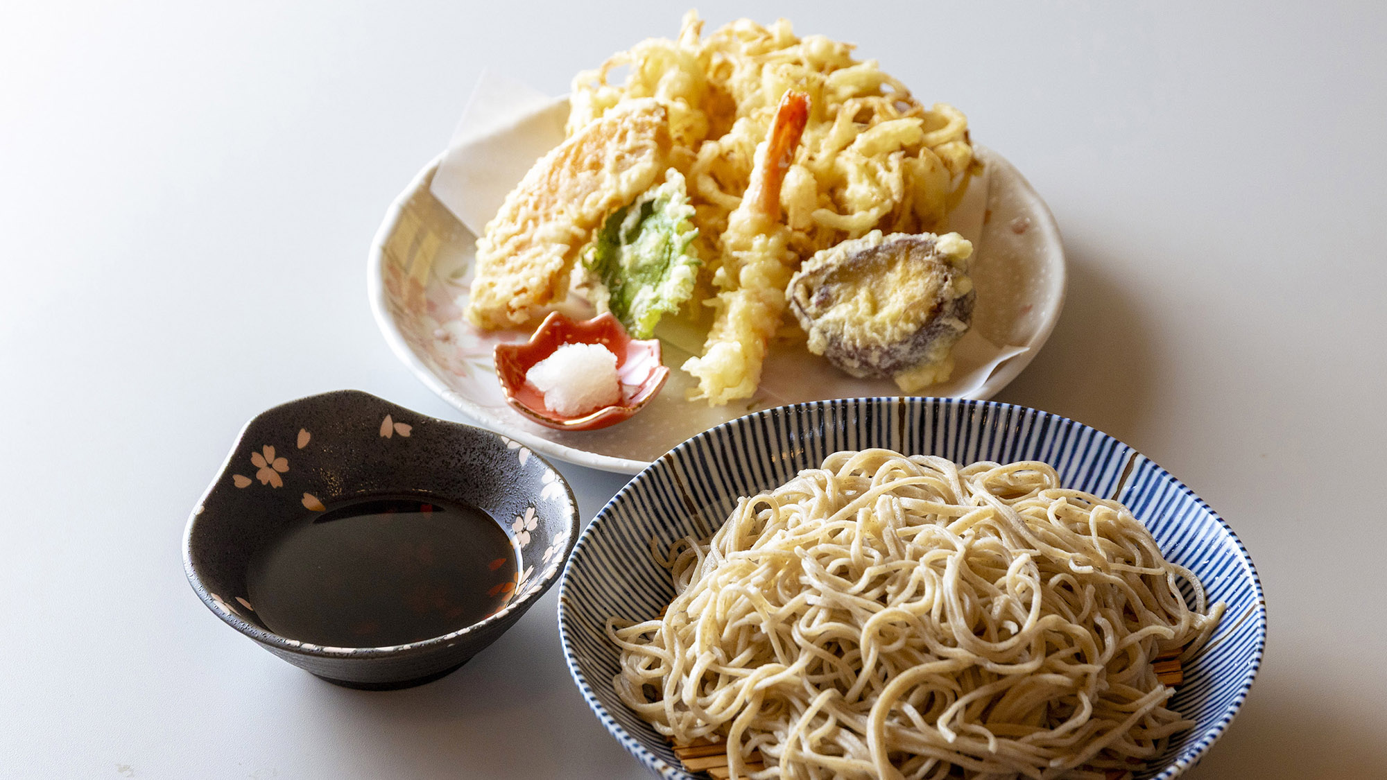 ・手打そばと揚げたて天ぷらのセット