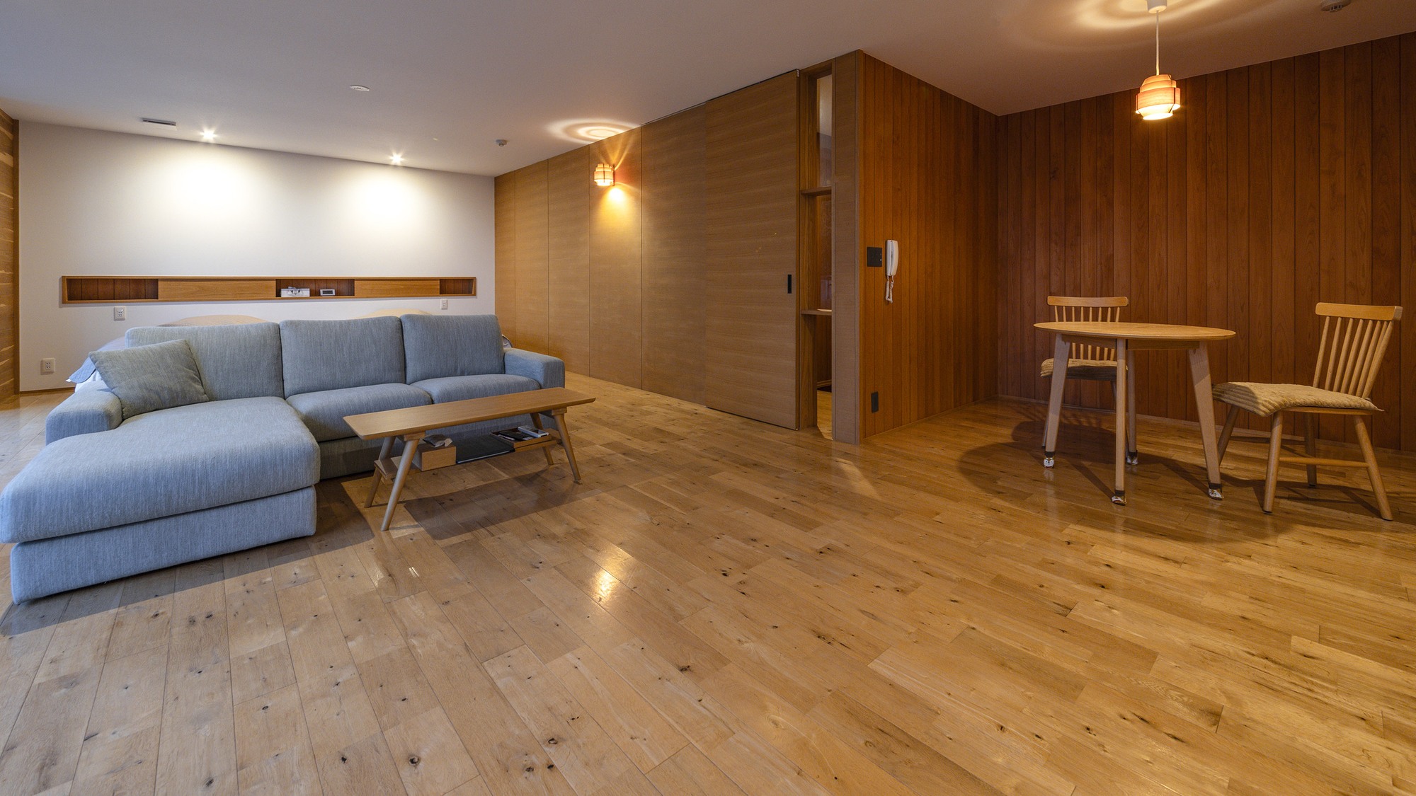 ・【もっちゃん/2階】ソファ/テーブル/椅子を設置