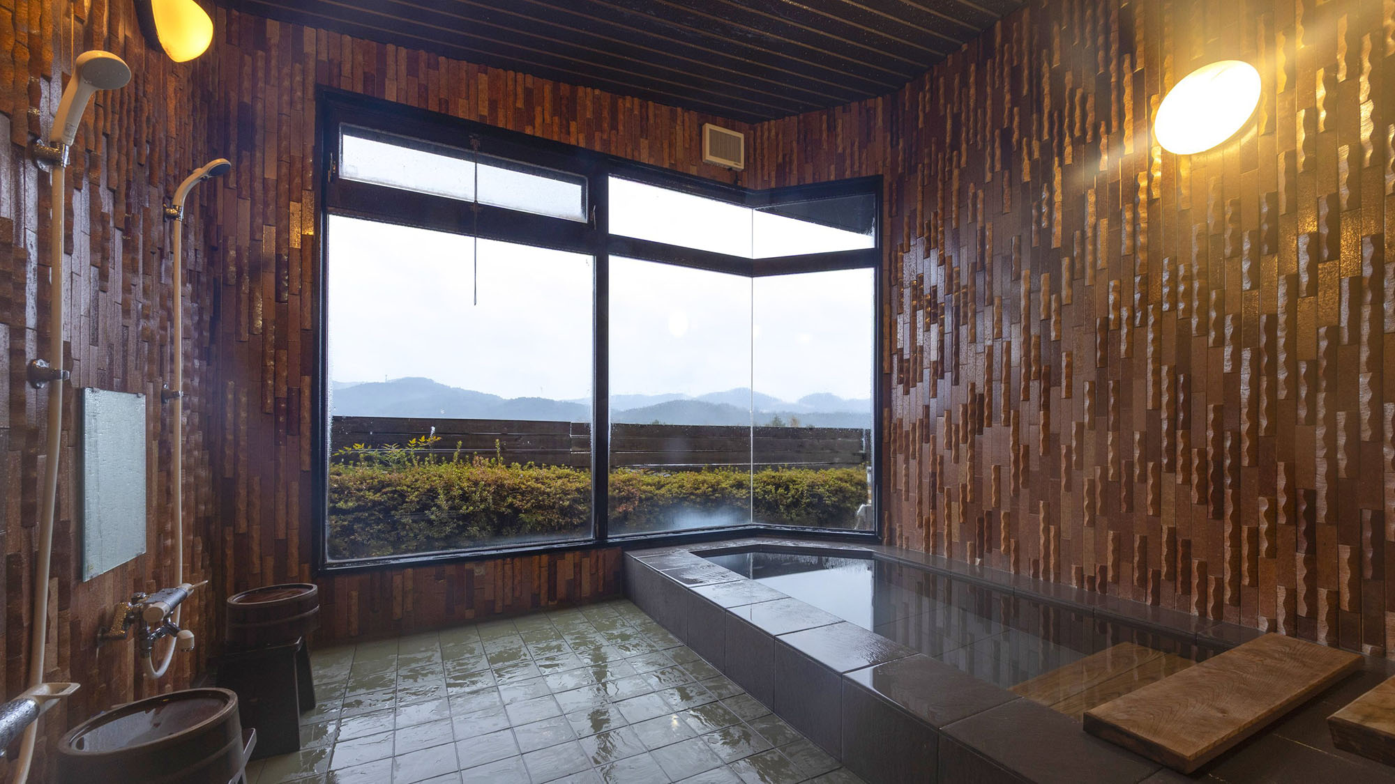 ・季節の移ろいを楽しめるお風呂