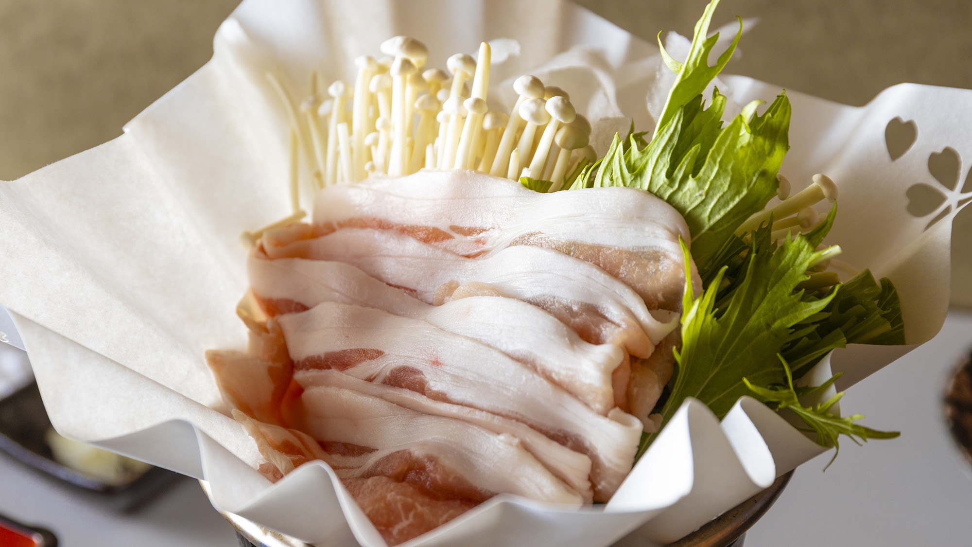 ・【食事一例】豚肉の甘みを感じられるしゃぶしゃぶ