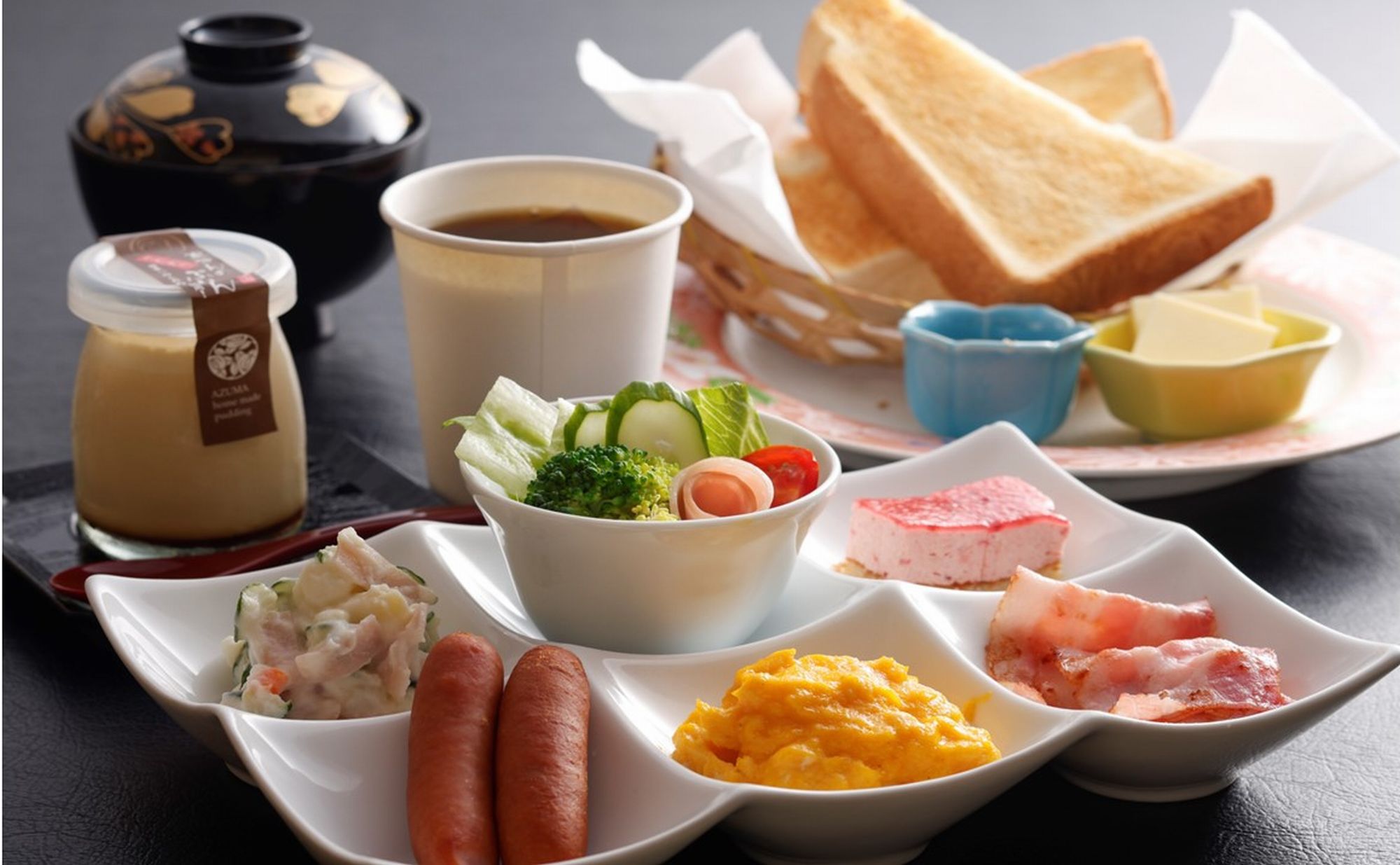 朝食洋食例東さんのプリンと地元焙煎のスペシャリティ珈琲ドリップパックをお届け