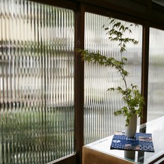 昭和の窓枠と窓ガラス。。もうこんなガラスは、作れない