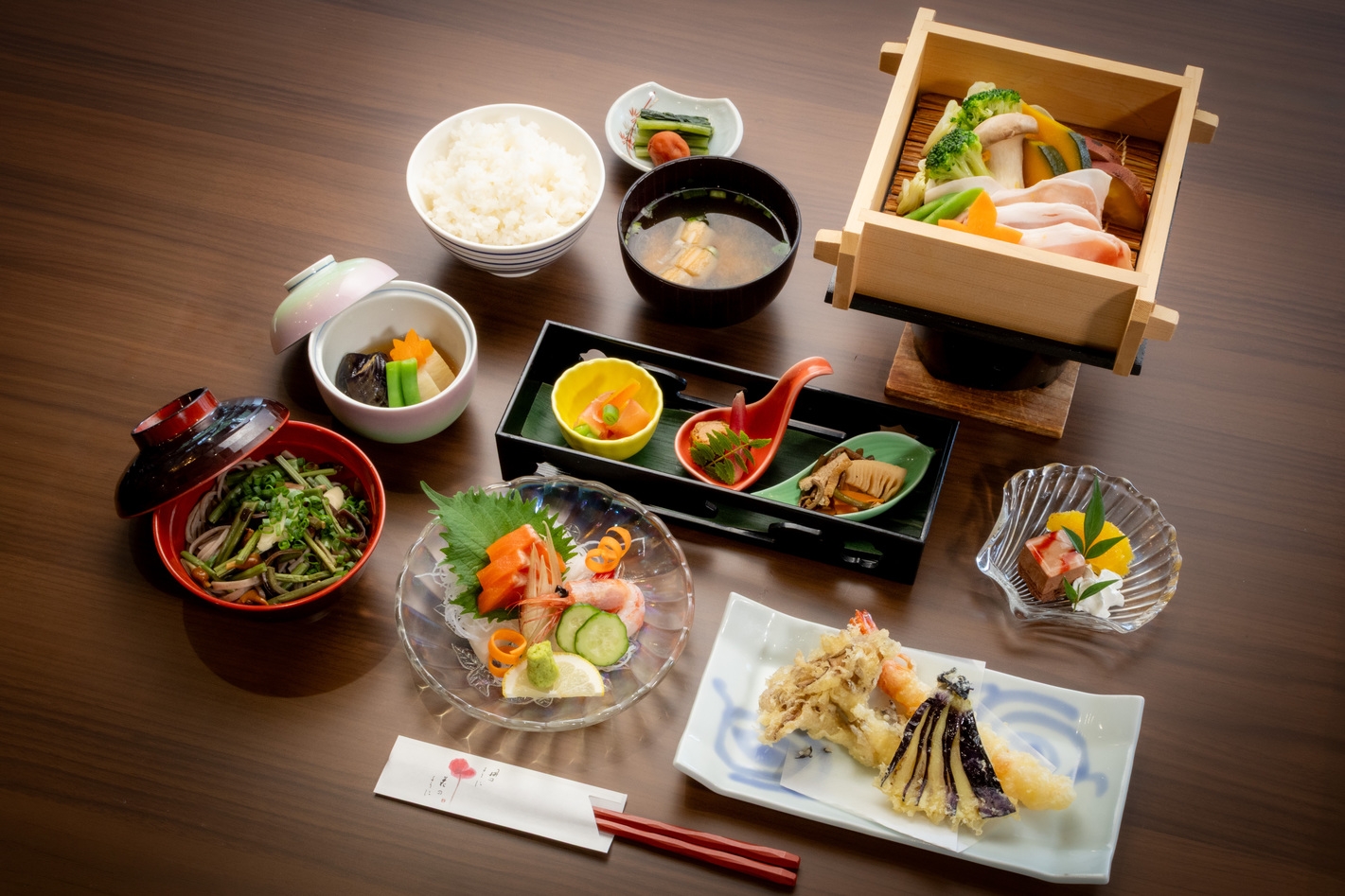 【２食付き】☆夜は彩りもてなし膳・朝は無料バイキングスタイル☆ドリンクバー飲み放題付き