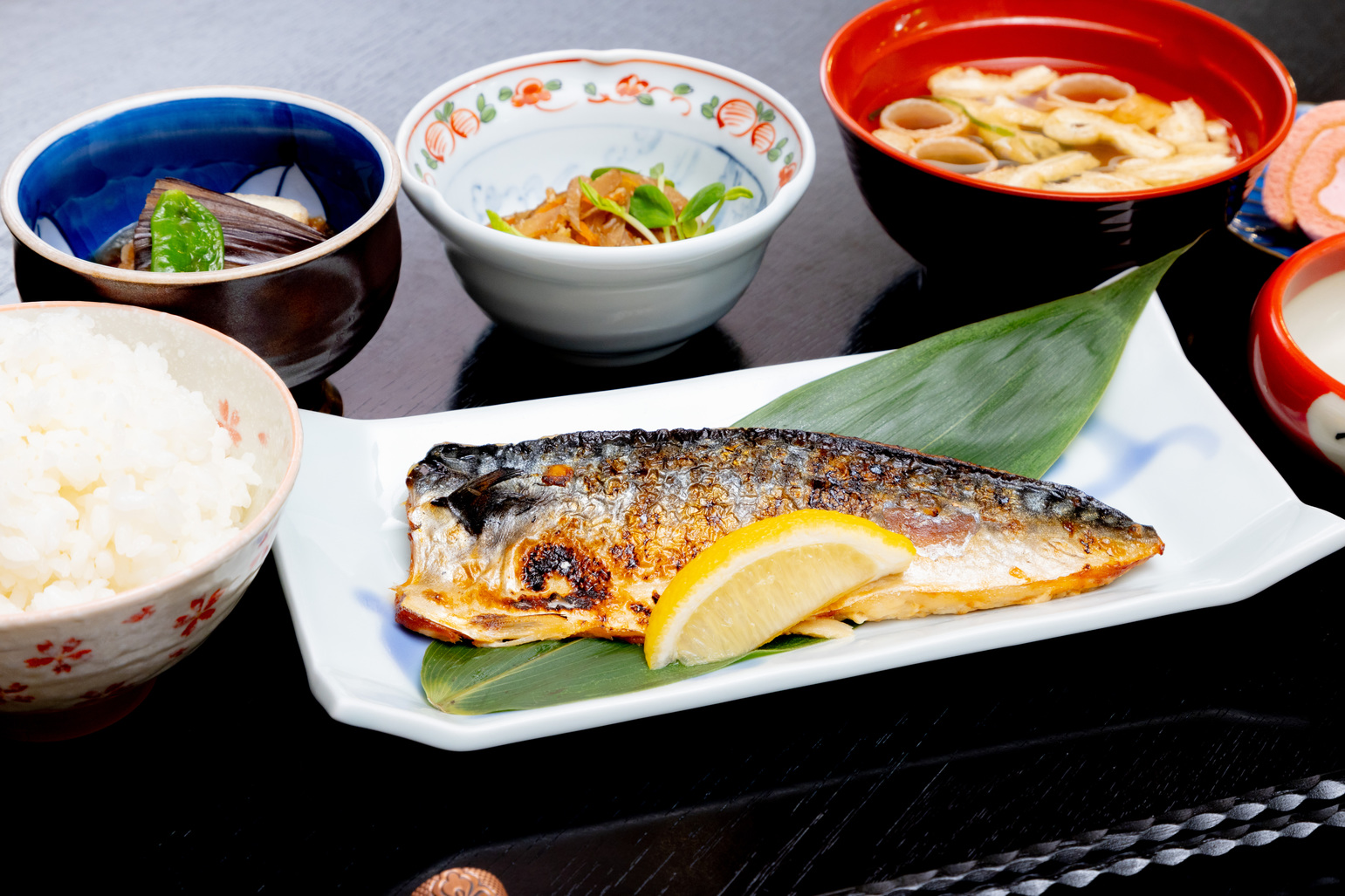 【2食付き】見つけたらラッキー☆お日にち限定プラン☆夜は日替わり定食・朝は無料バイキングスタイル ☆