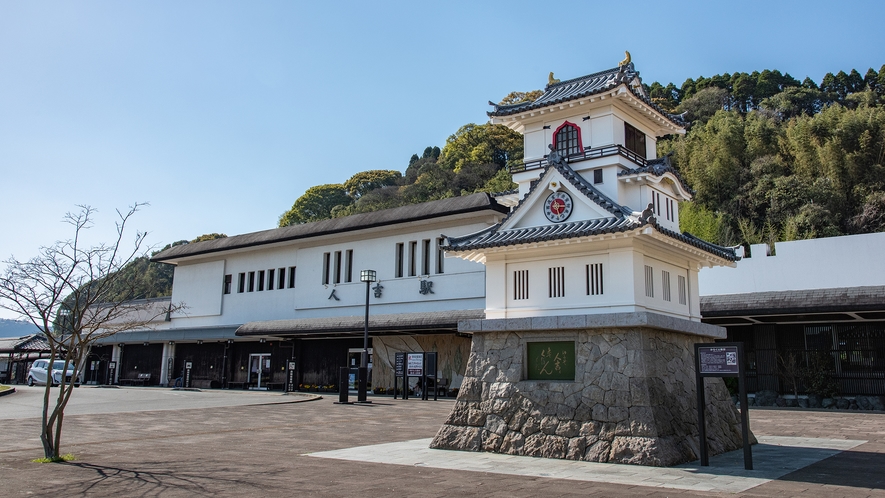 *【JR人吉駅】人吉城をイメージしたからくり時計。時間になると作動します！