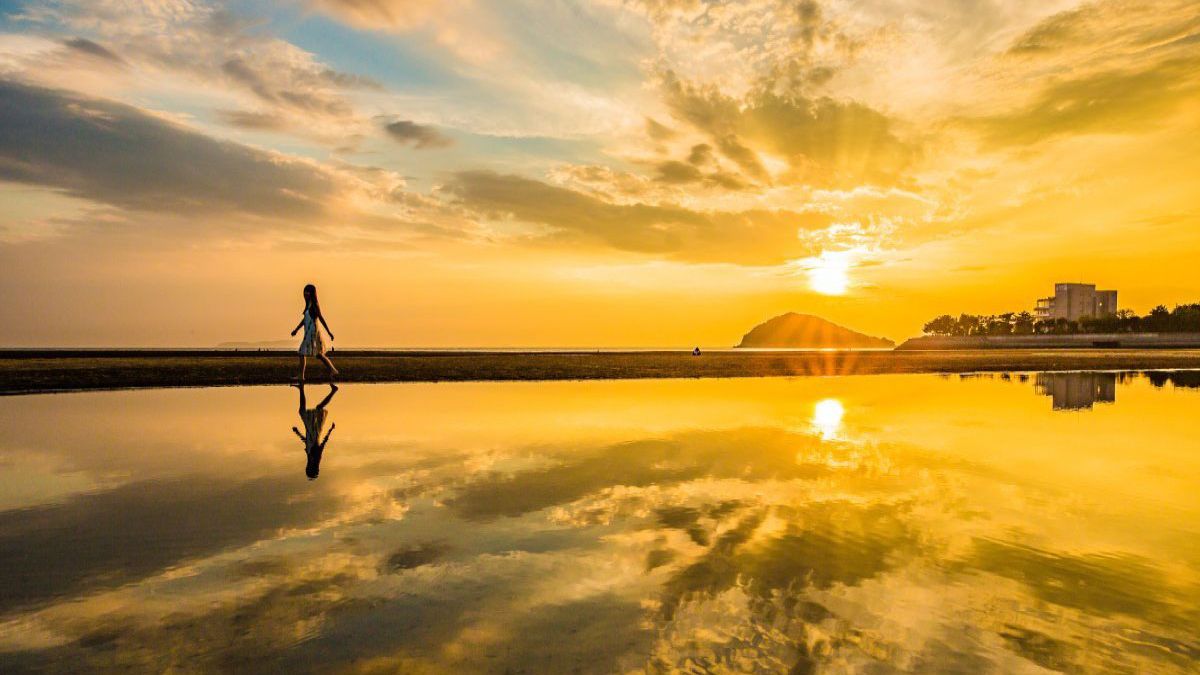 日本のウユニ塩湖　父母ヶ浜の夕日
