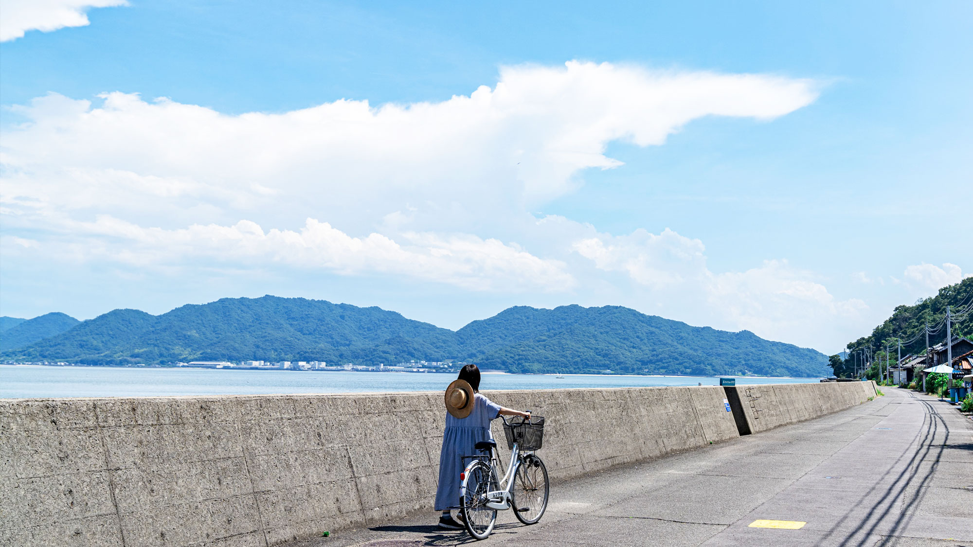 粟島港から徒歩3分、粟島港からルポール粟島に行く途中にあるセルフレンタサイクルが島での移動におすすめ。 ゆっくり海を眺めたり、自転車で島を一周したり、釣りを楽しんだり——時間がゆっくり流れる場所で、日々の疲れをリセットしませんか？
