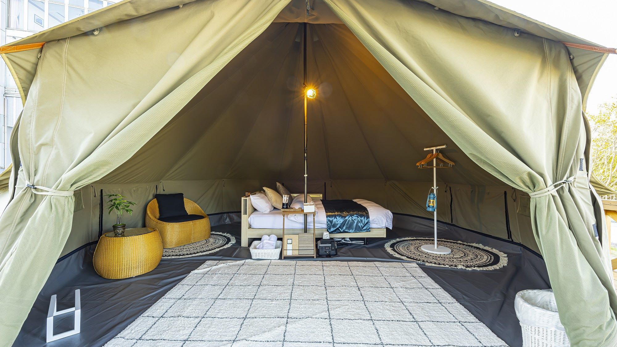 ナチュラルテント◆開放的な入口のテントは天井が高く広々とした空間でお過ごしいただけます。