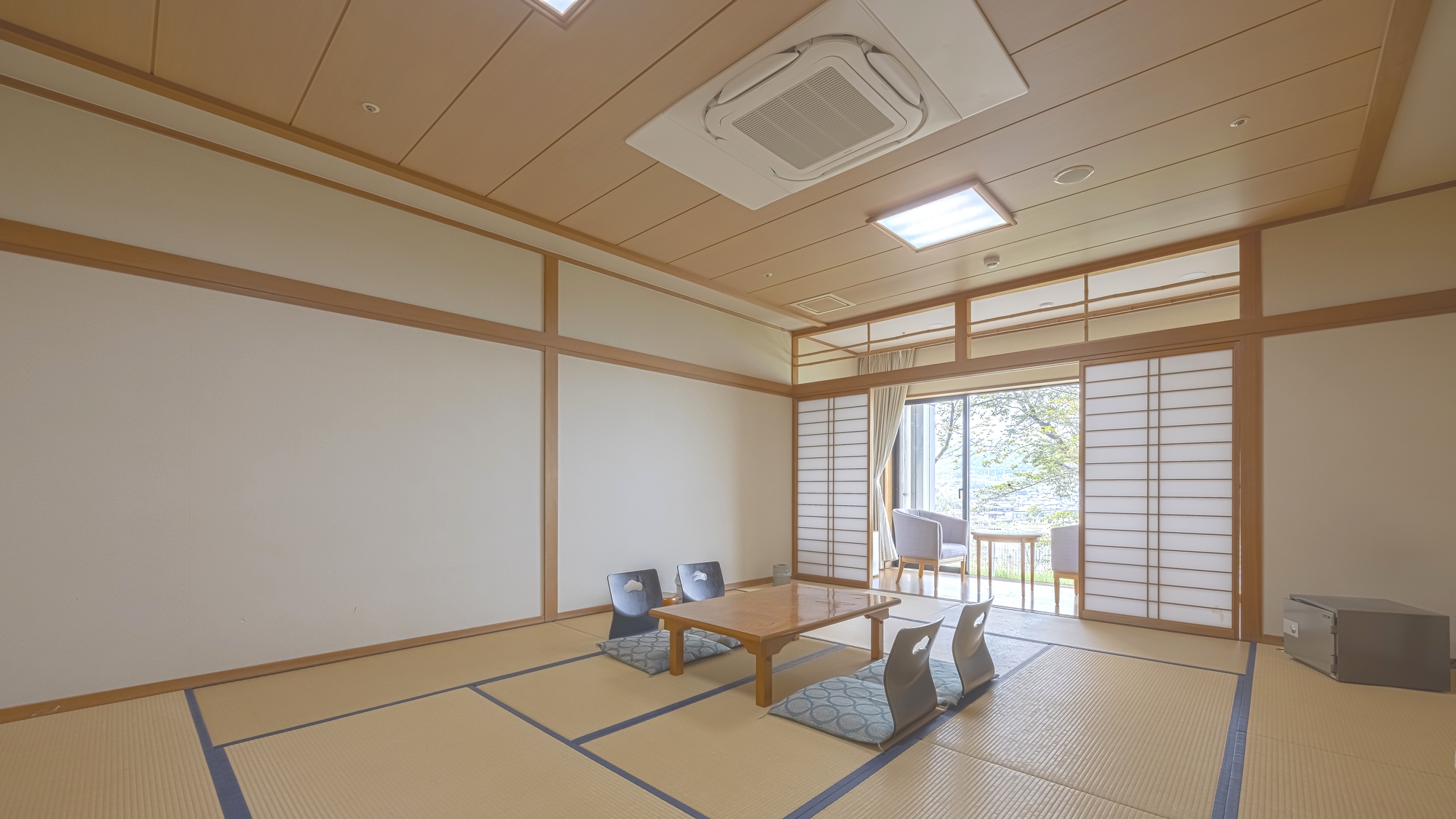 ◆和室15畳 オーシャンビューの広々とした和室でのんびりお過ごしください。
