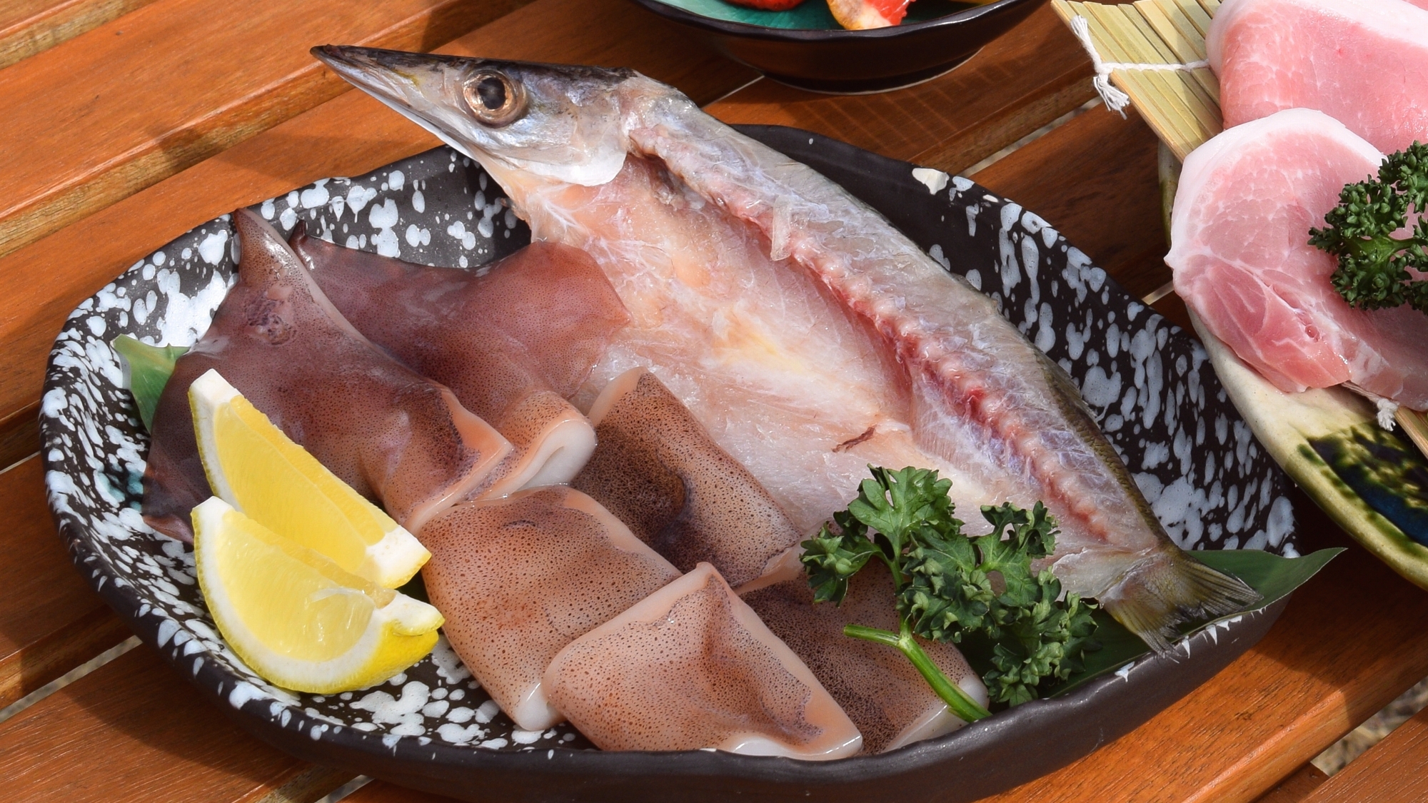 ◆オリーブ豚と地鶏のスタンダードBBQ　大人気メニュー季節の干物！　※夕食イメージ