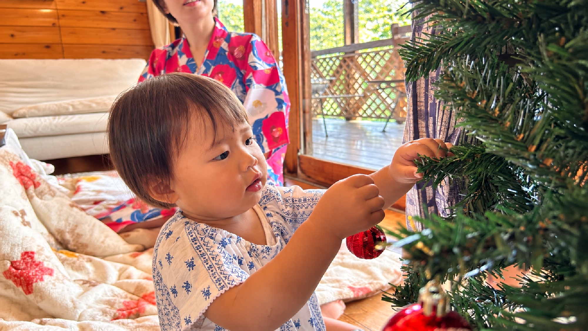 ◆お子さまとご一緒に飾るクリスマスツリー♪