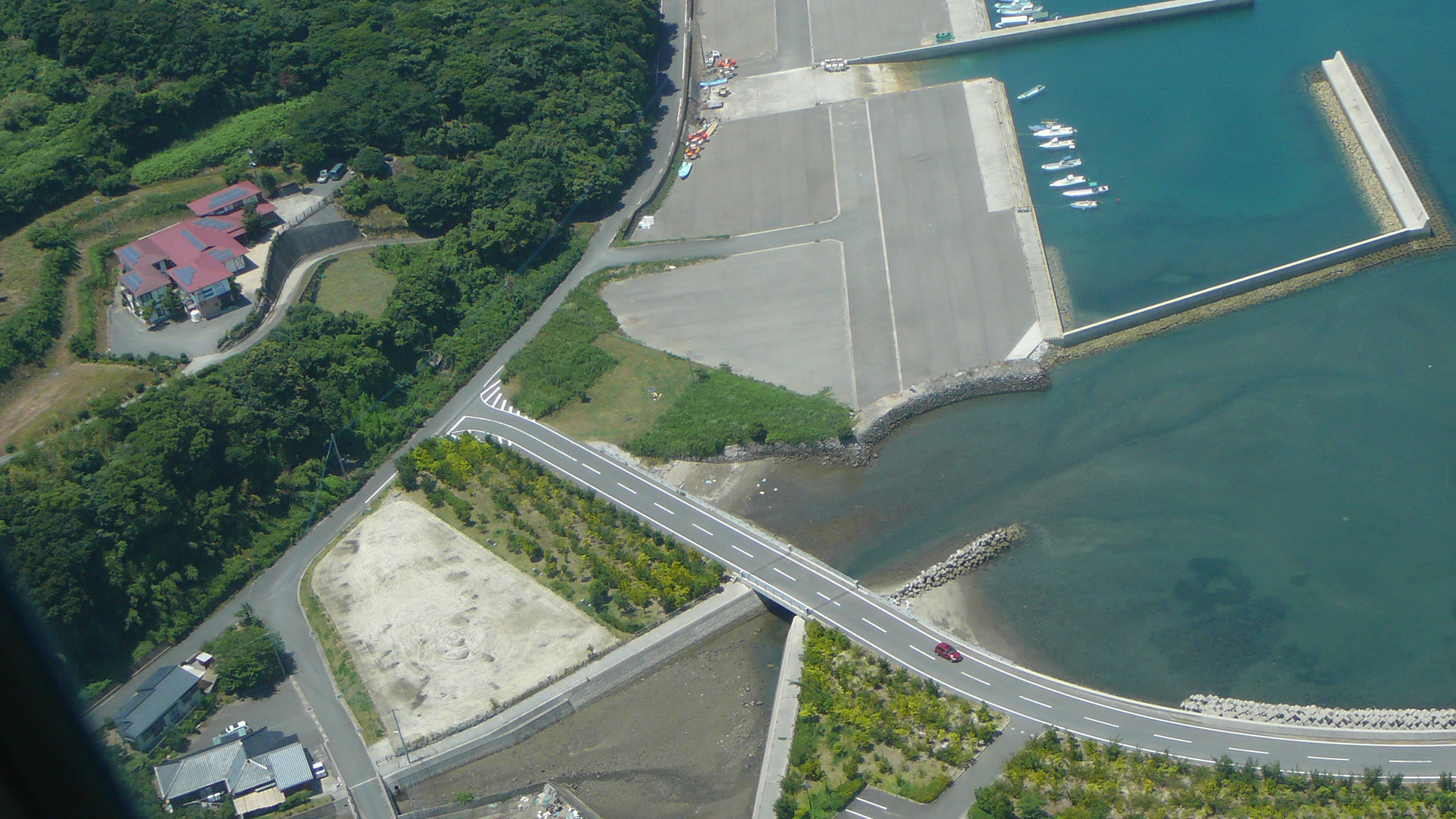 【周辺情報】上空から当館を見る★目の前は海♪のんびりと海水浴を楽しみたい、癒されたいお客様にオスス