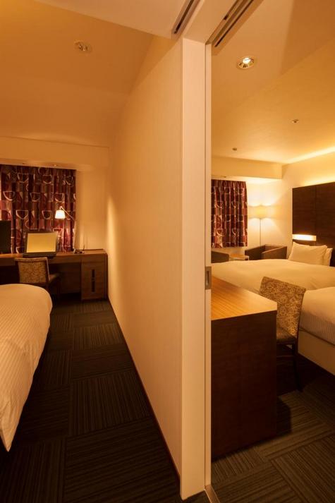 Connecting Rooms