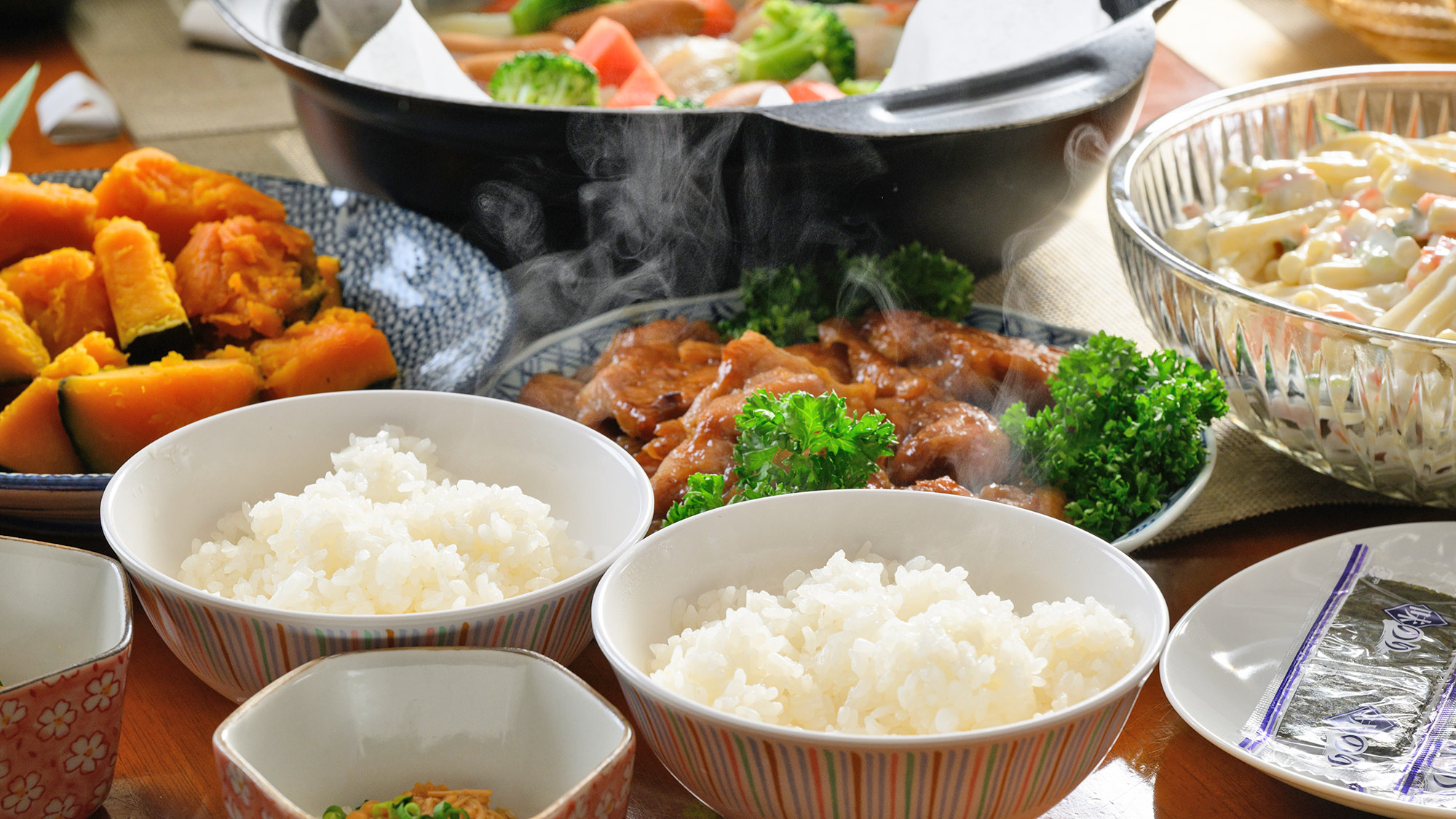 【朝食】お米は宮城県大崎市産の「ひとめぼれ」。美味しいお米がおかわり自由でお腹いっぱい食べられます。